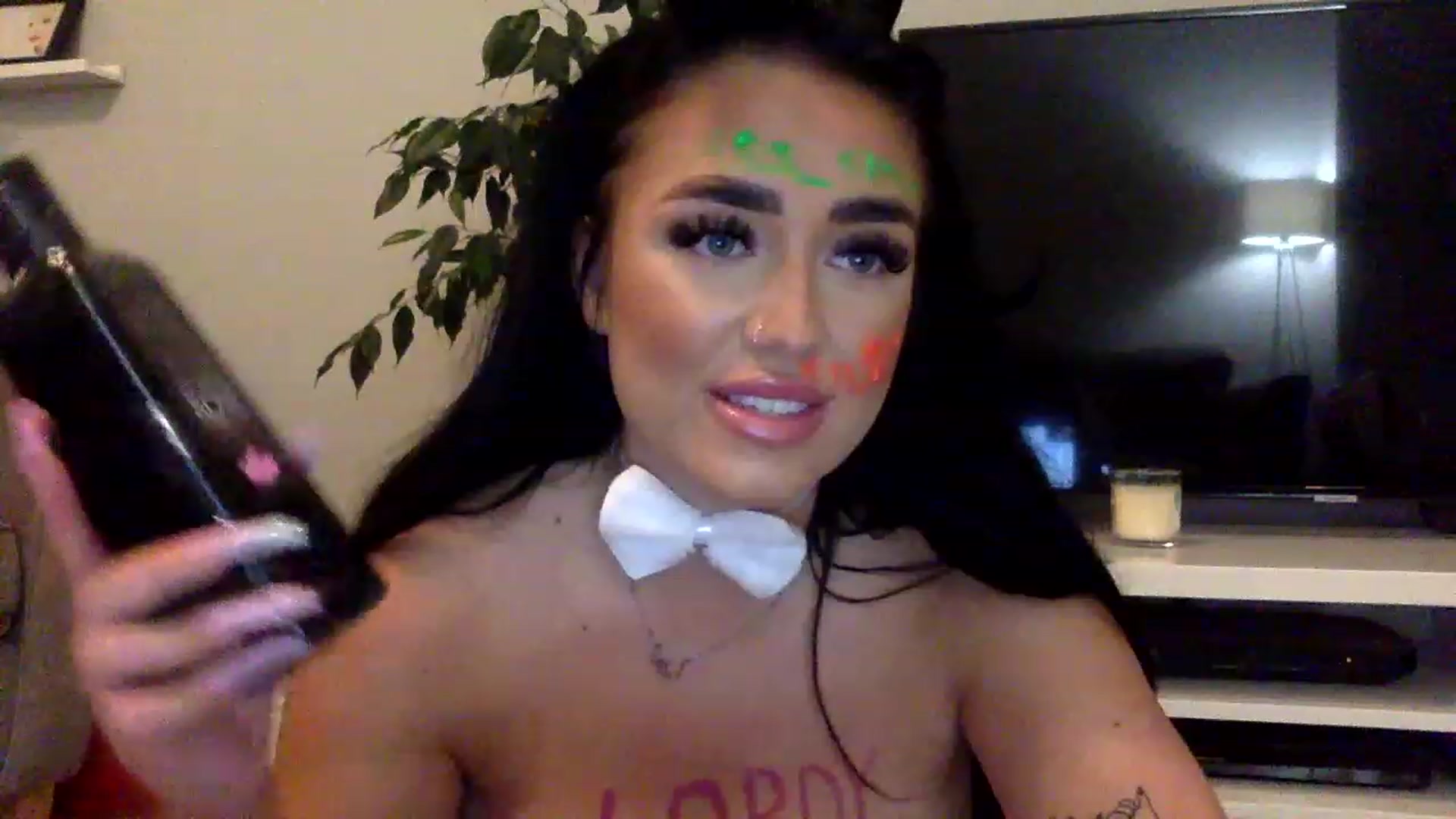 Gallery image thumbnail from ElleBloom's myfreecams stream on, 04/06/2023, 23:09 image 19 of 20