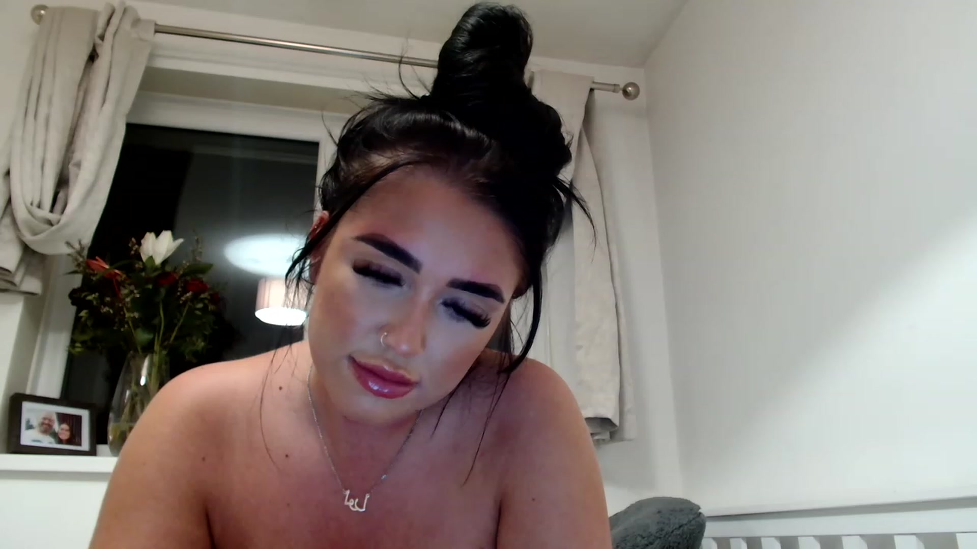Gallery image thumbnail from ElleBloom's myfreecams stream on, 04/25/2023, 21:35 image 19 of 20