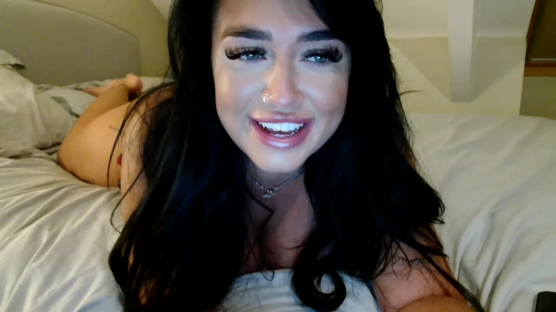 Gallery image thumbnail from ElleBloom's myfreecams stream on, 05/15/2023, 22:17 image 19 of 20