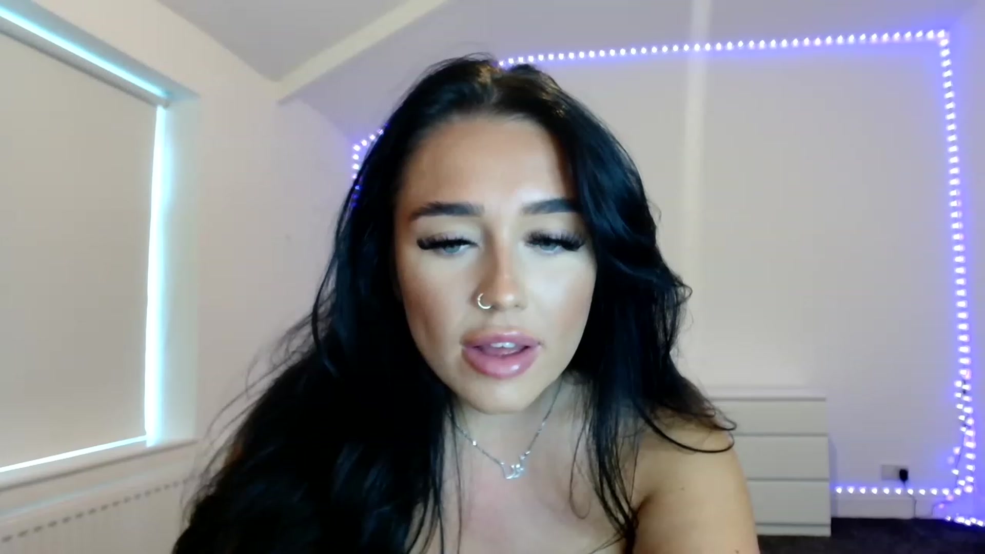 Gallery image thumbnail from ElleBloom's myfreecams stream on, 06/26/2023, 20:22 image 19 of 20