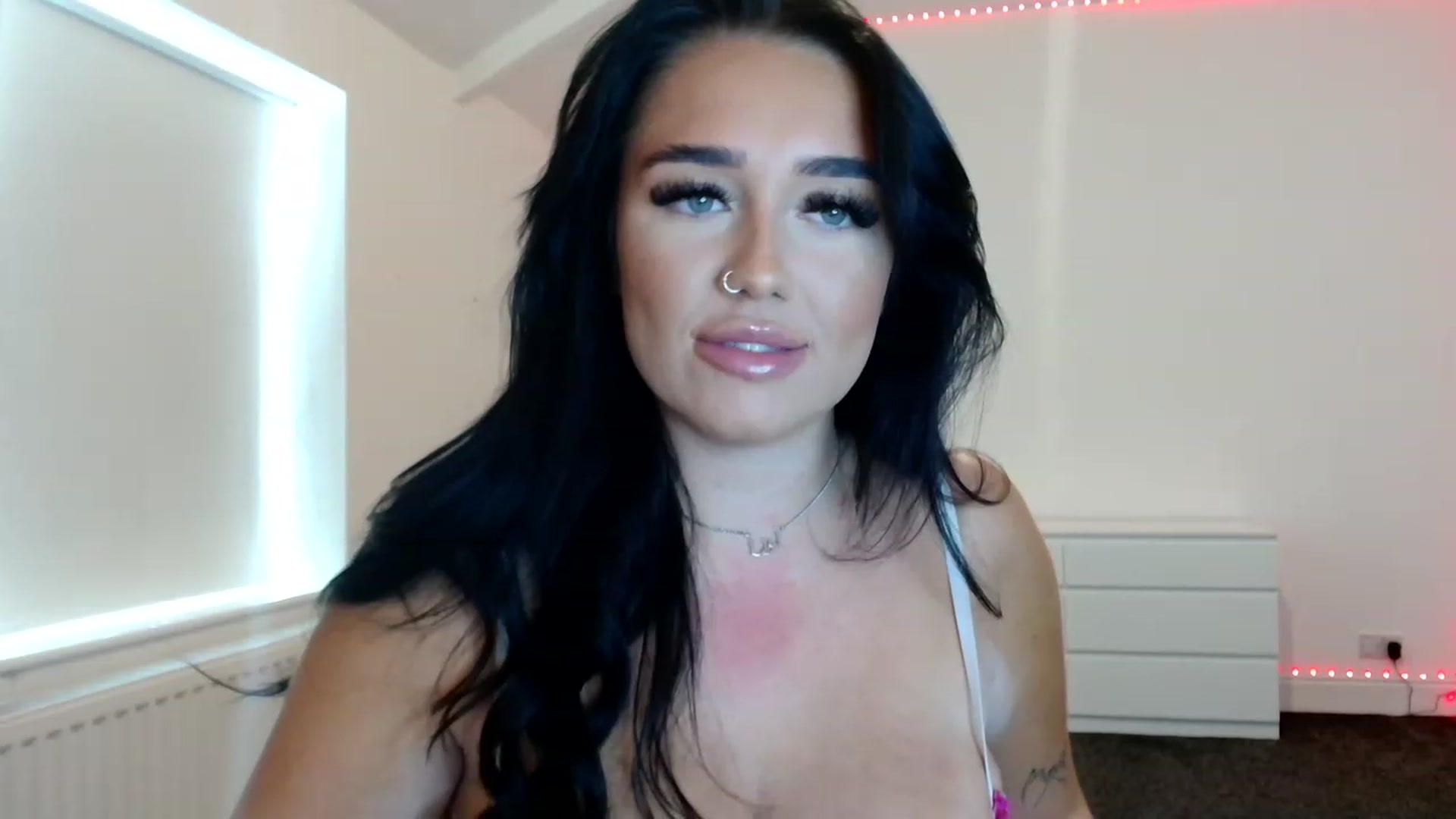 Gallery image thumbnail from ElleBloom's myfreecams stream on, 06/26/2023, 20:22 image 3 of 20