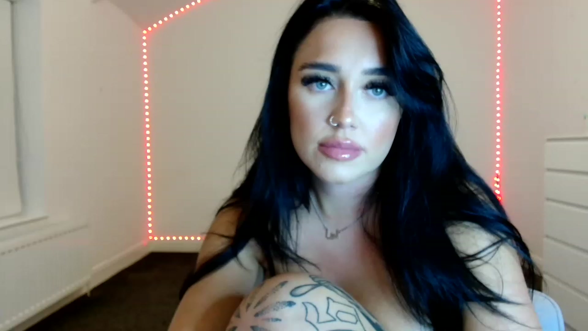 Gallery image thumbnail from ElleBloom's myfreecams stream on, 06/29/2023, 22:16 image 16 of 20
