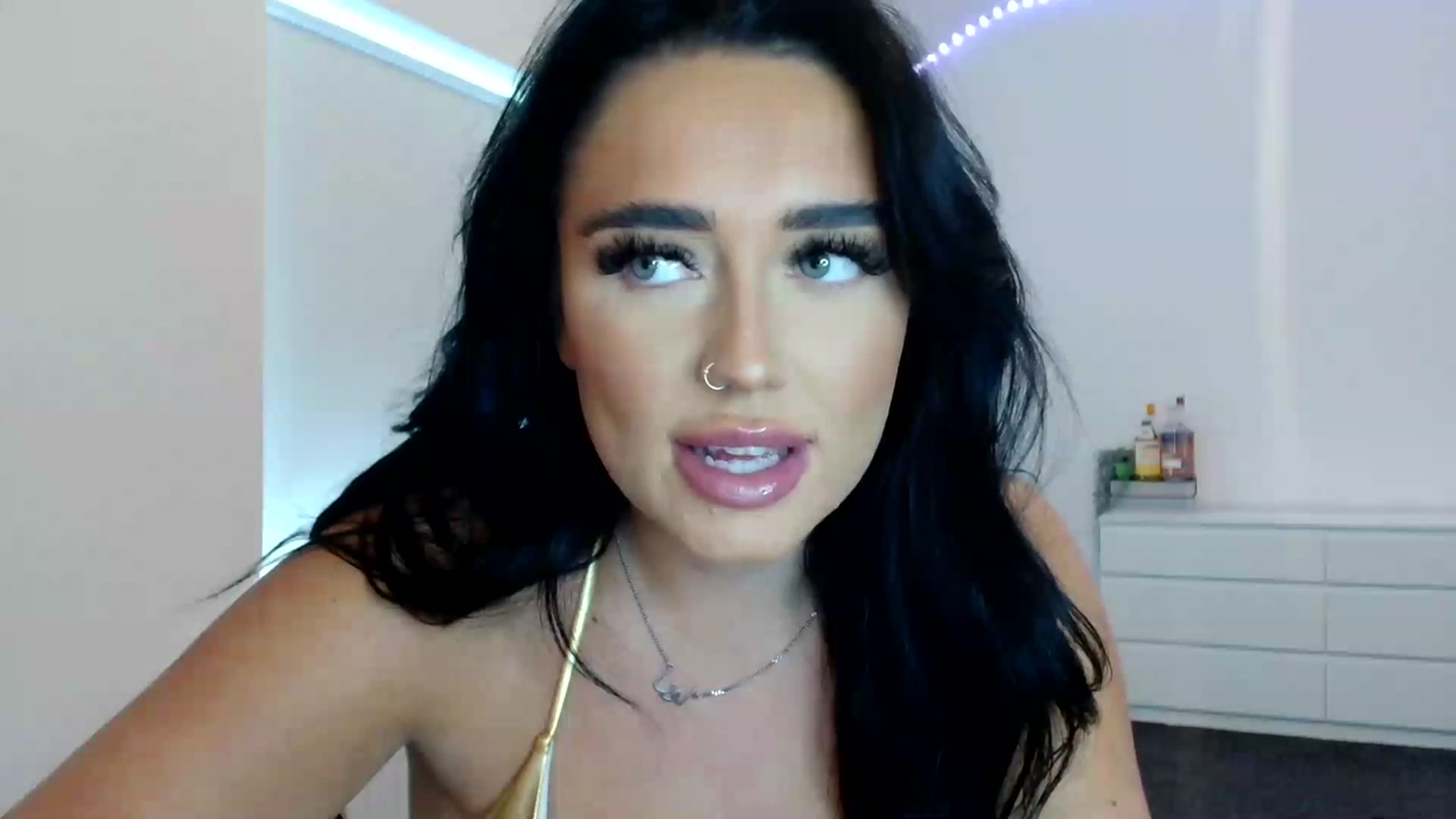 Gallery image thumbnail from ElleBloom's myfreecams stream on, 07/03/2023, 13:31 image 8 of 20