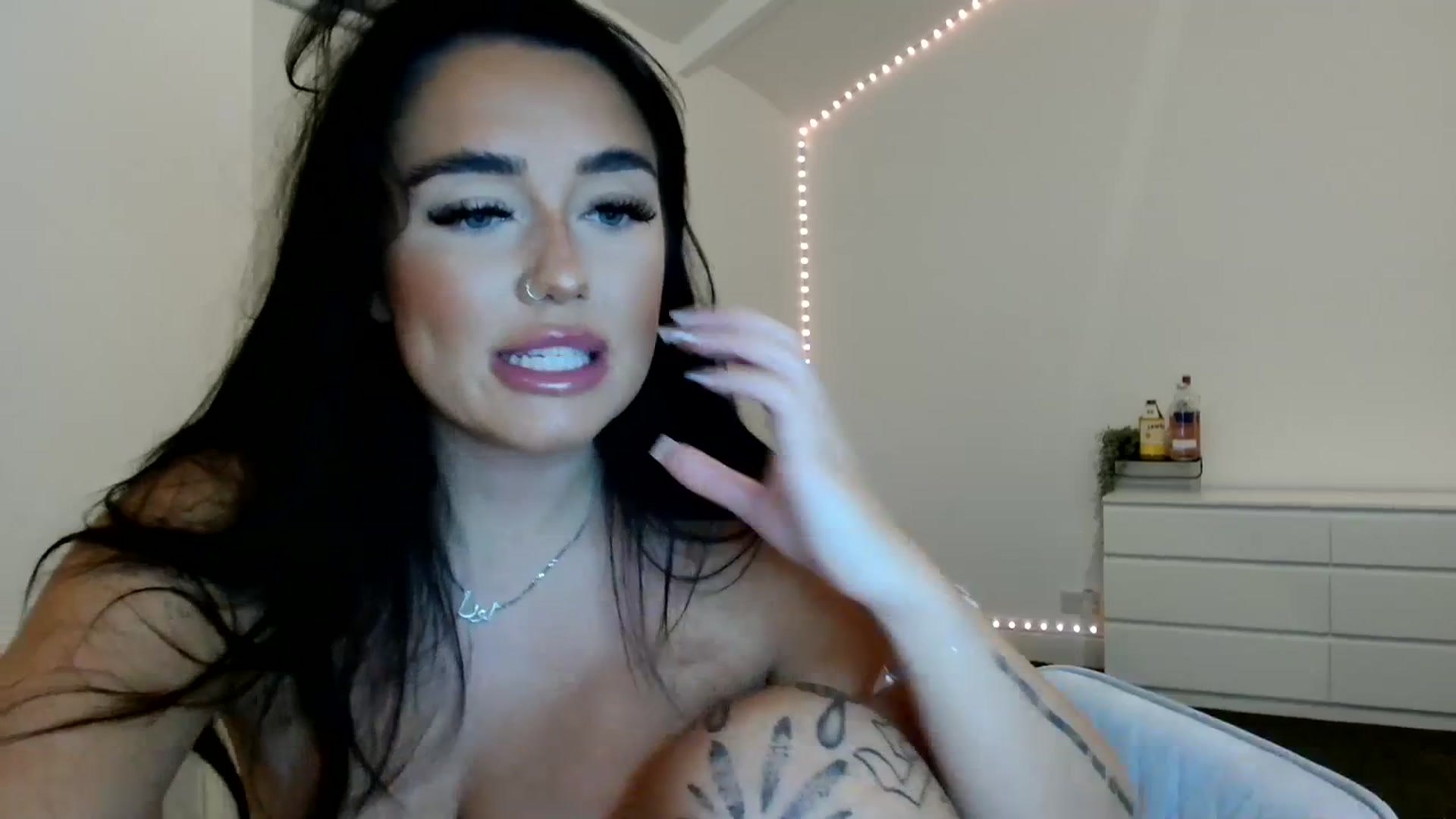 Gallery image thumbnail from ElleBloom's myfreecams stream on, 07/04/2023, 22:04 image 14 of 20