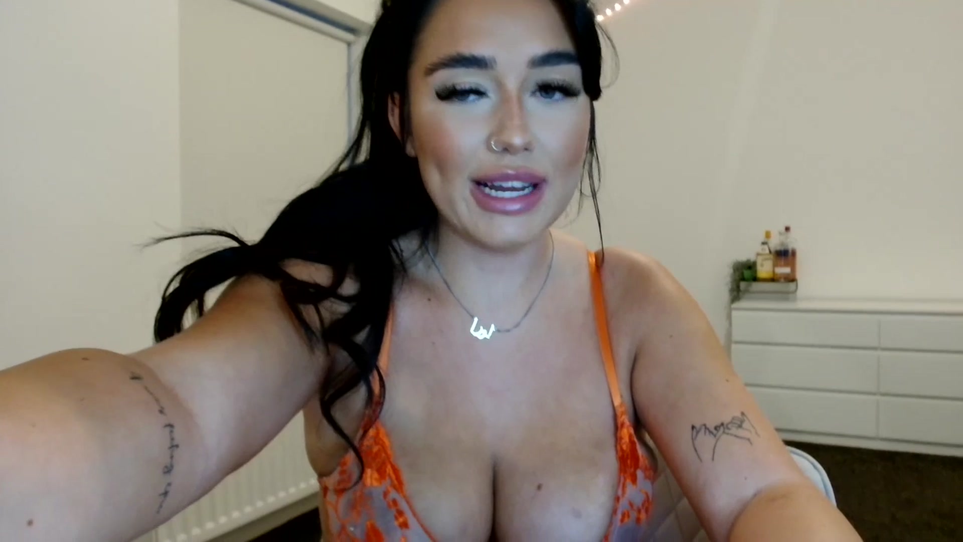 Gallery image thumbnail from ElleBloom's myfreecams stream on, 07/04/2023, 22:04 image 4 of 20