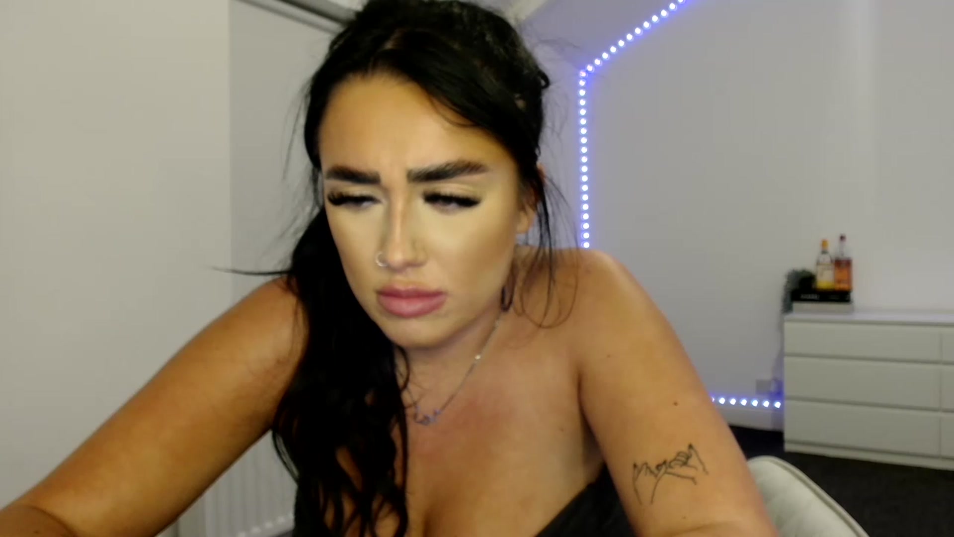 Gallery image thumbnail from ElleBloom's myfreecams stream on, 07/06/2023, 02:07 image 16 of 20