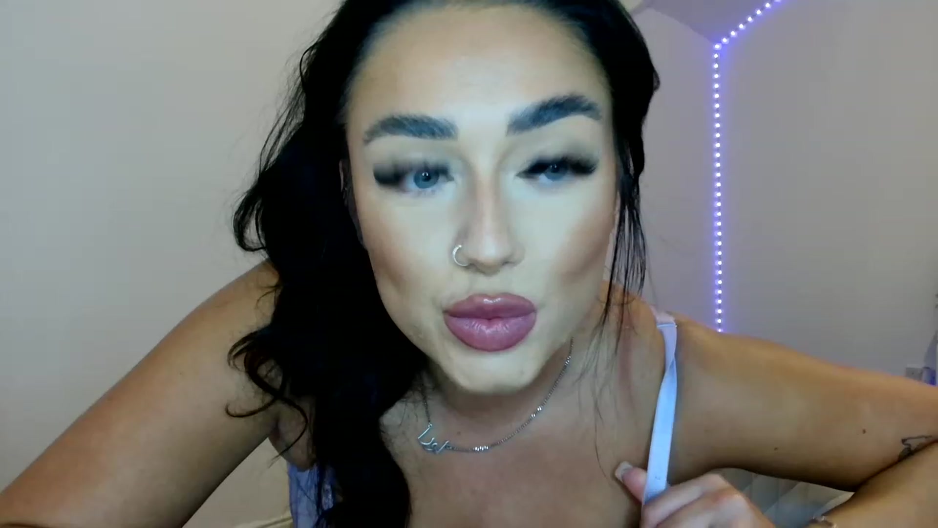Gallery image thumbnail from ElleBloom's myfreecams stream on, 07/09/2023, 19:22 image 11 of 20