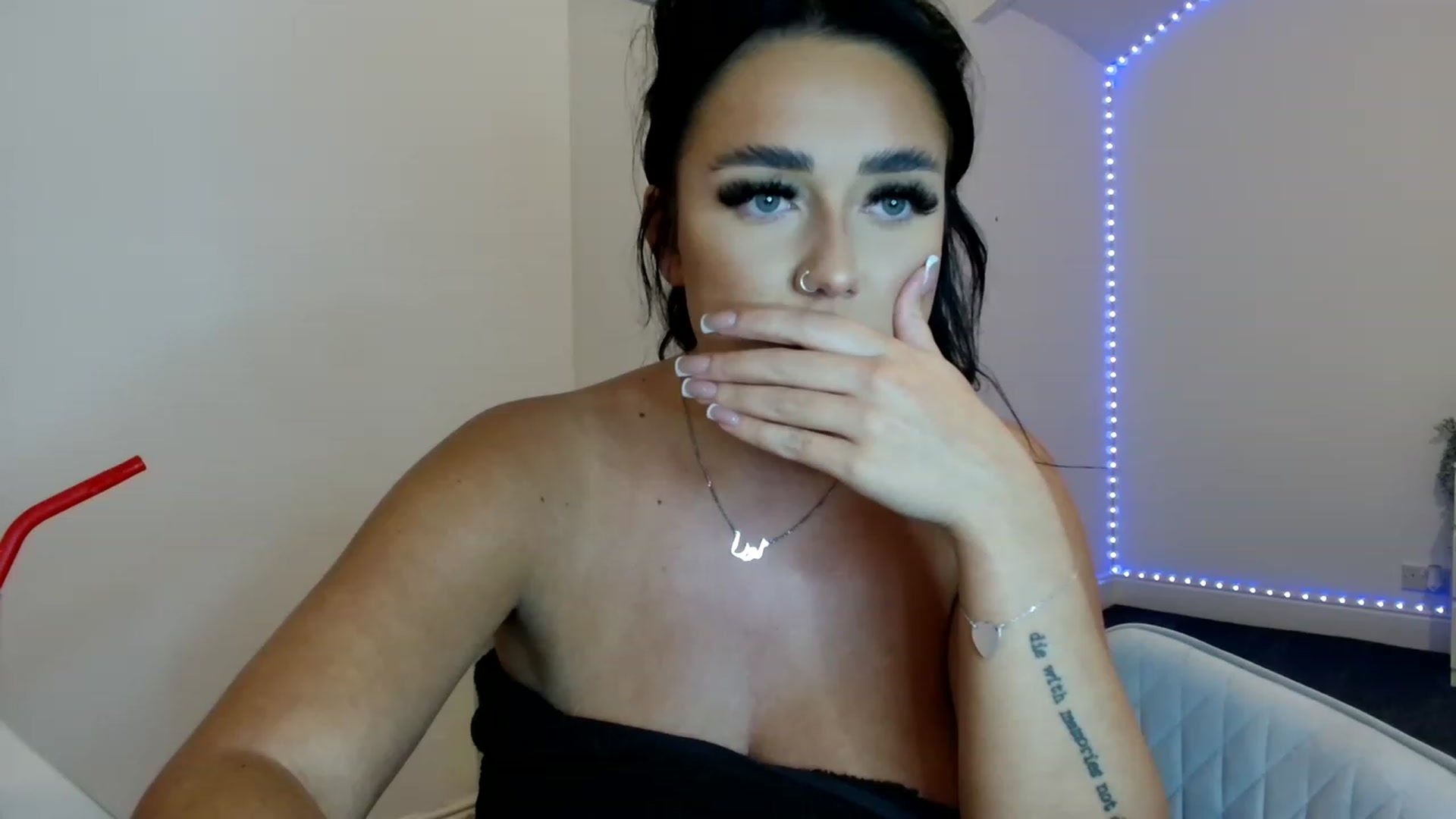 Gallery image thumbnail from ElleBloom's myfreecams stream on, 07/10/2023, 22:56 image 11 of 20