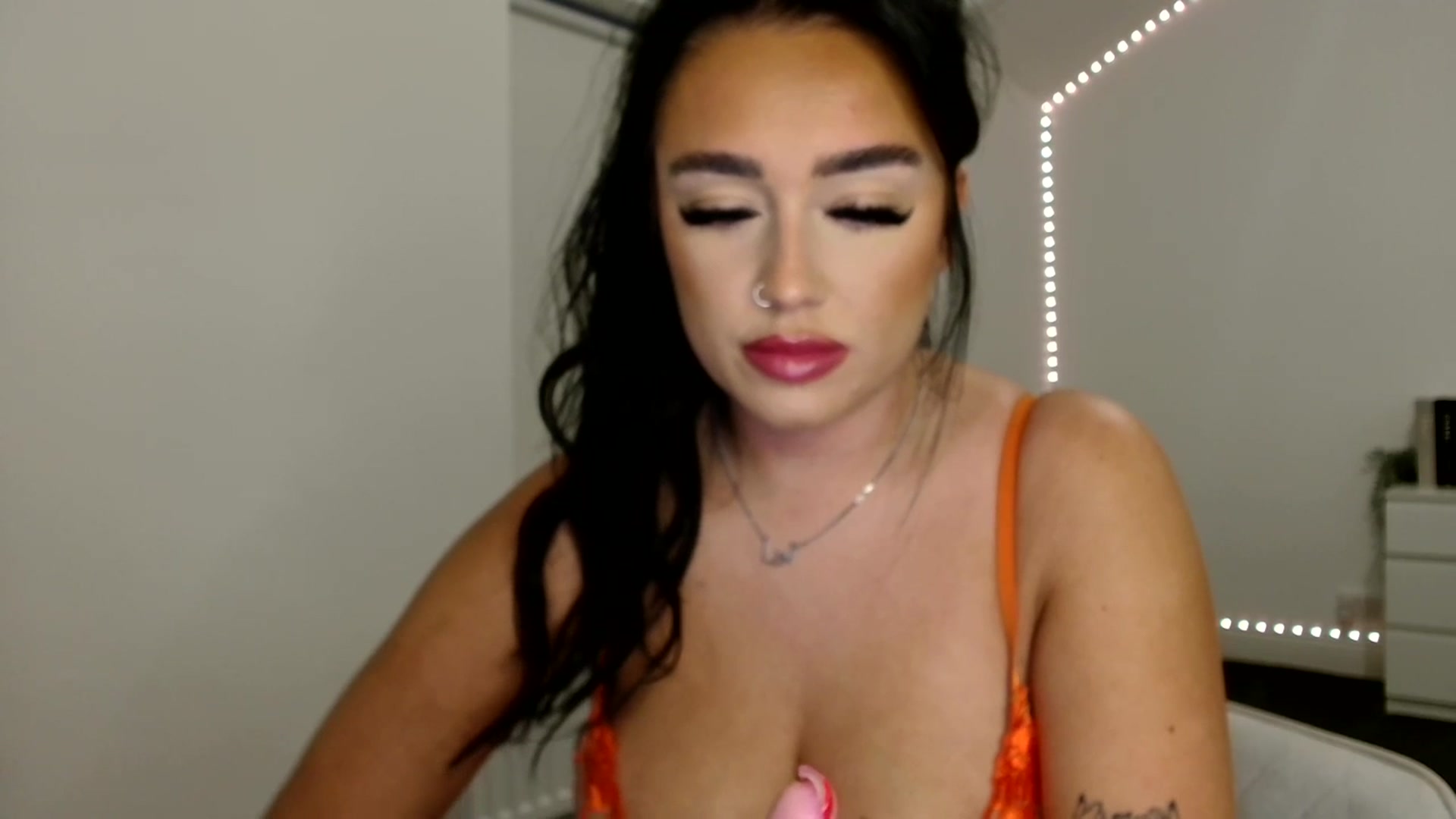 Gallery image thumbnail from ElleBloom's myfreecams stream on, 07/21/2023, 21:50 image 11 of 20