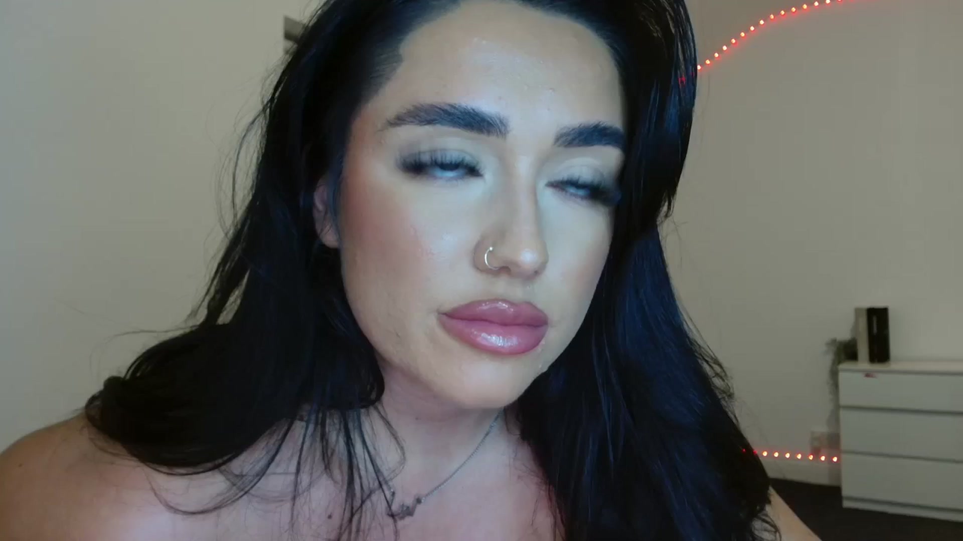 Gallery image thumbnail from ElleBloom's myfreecams stream on, 07/27/2023, 21:07 image 6 of 20