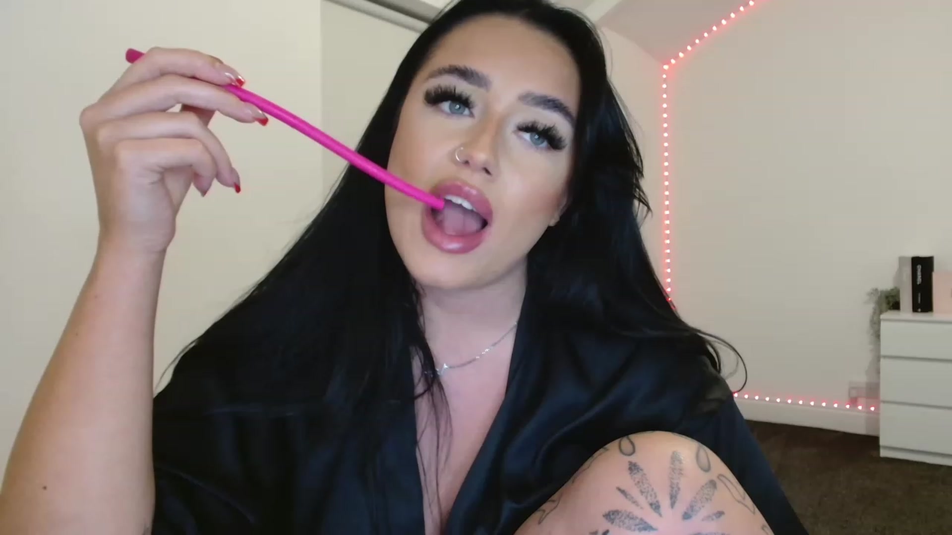 Gallery image thumbnail from ElleBloom's myfreecams stream on, 08/07/2023, 22:51 image 16 of 20