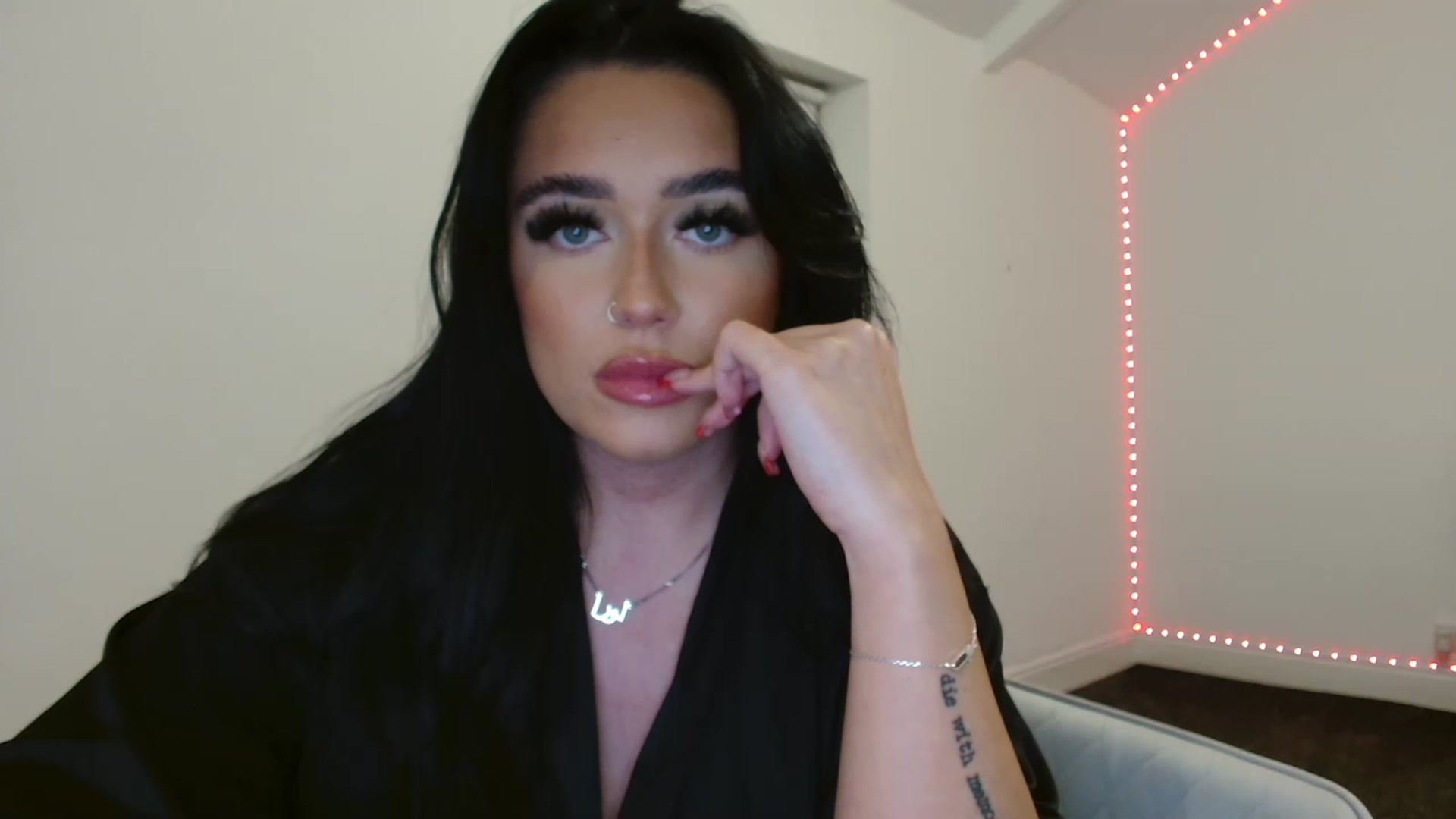 Gallery image thumbnail from ElleBloom's myfreecams stream on, 08/07/2023, 22:51 image 3 of 20