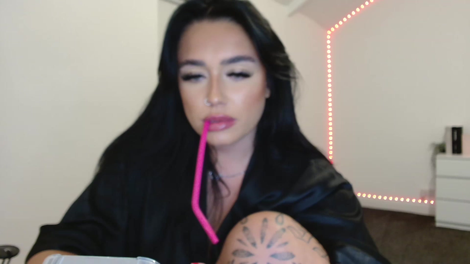 Gallery image thumbnail from ElleBloom's myfreecams stream on, 08/07/2023, 22:51 image 17 of 20