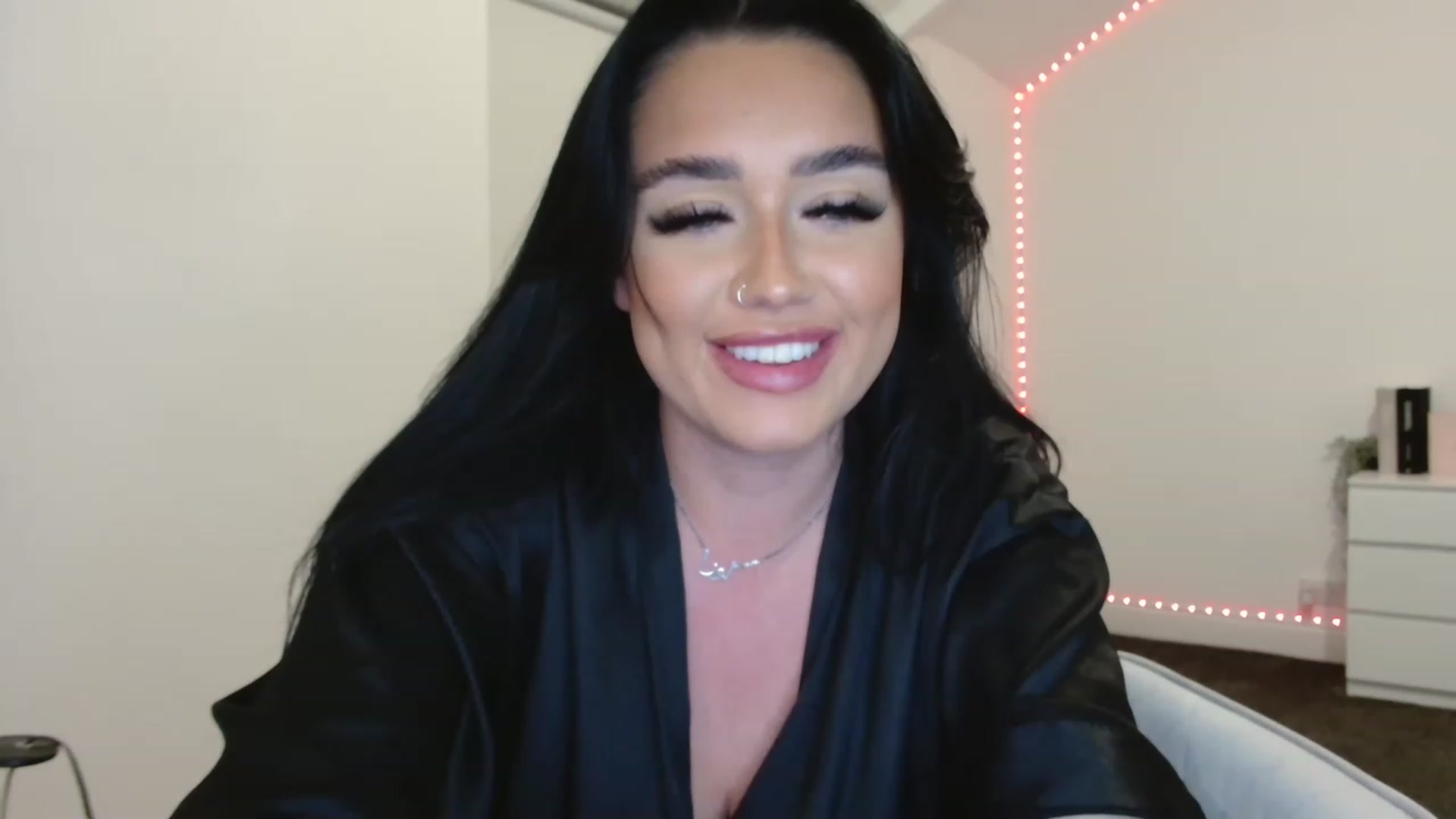 Gallery image thumbnail from ElleBloom's myfreecams stream on, 08/07/2023, 23:35 image 1 of 20