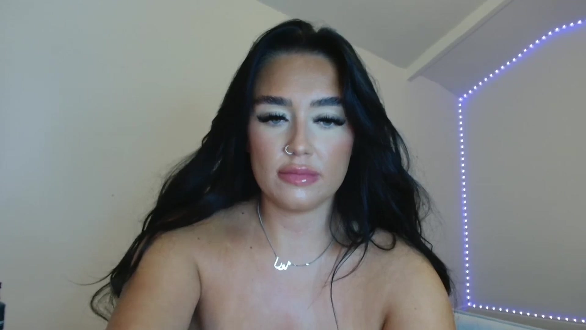 Gallery image thumbnail from ElleBloom's myfreecams stream on, 09/04/2023, 22:01 image 9 of 20