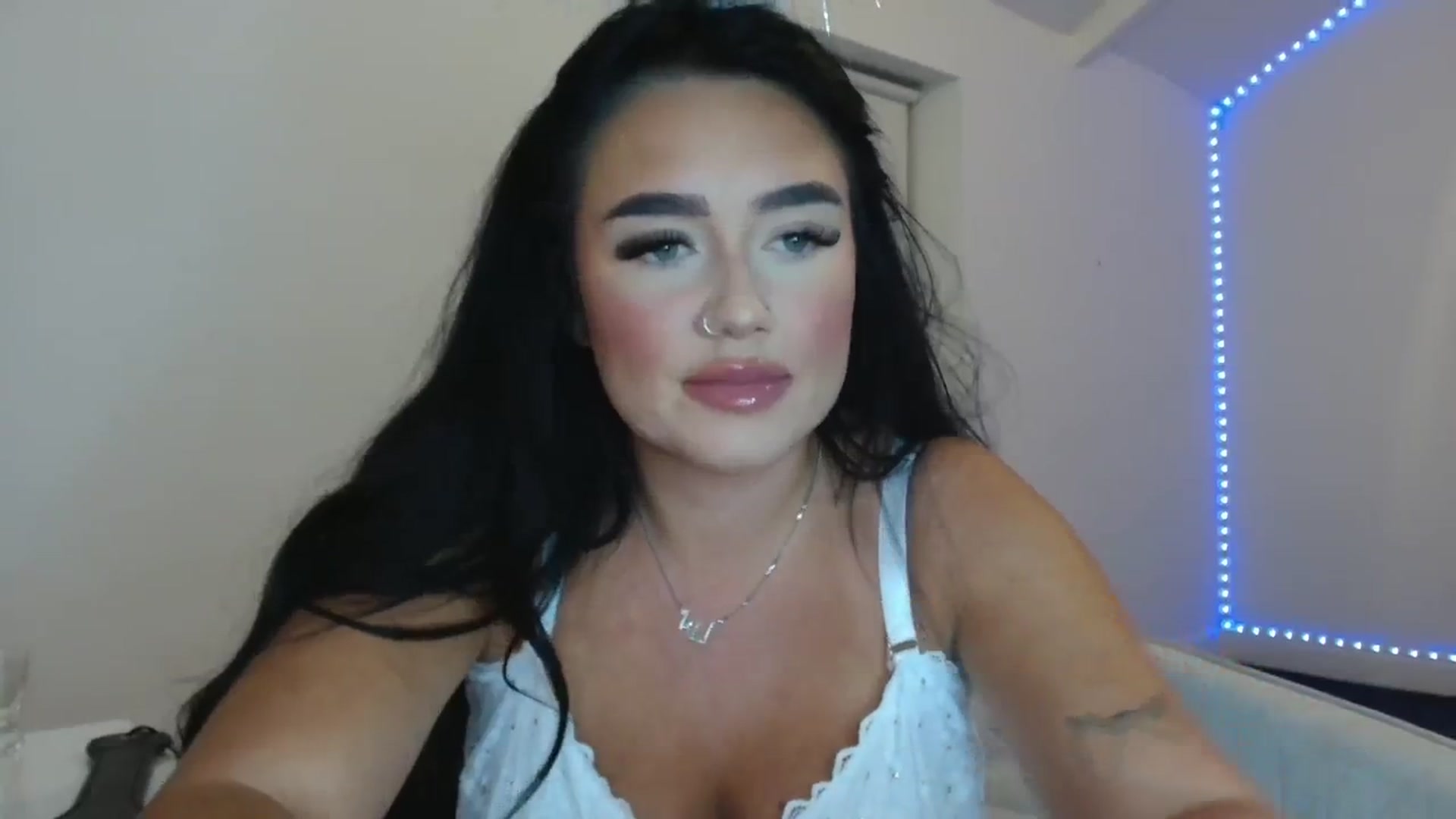 Gallery image thumbnail from ElleBloom's myfreecams stream on, 10/13/2023, 23:30 image 7 of 20