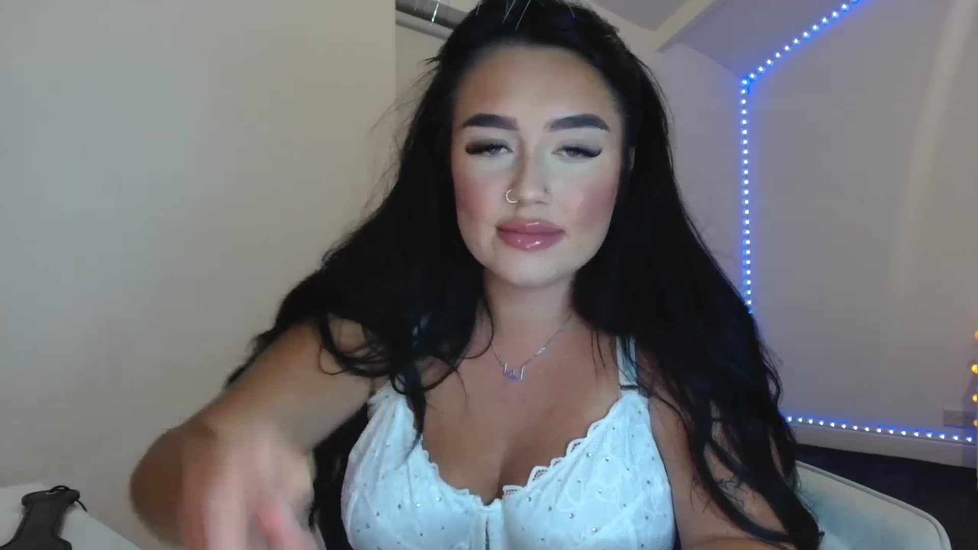 Gallery image thumbnail from ElleBloom's myfreecams stream on, 10/13/2023, 23:30 image 9 of 20