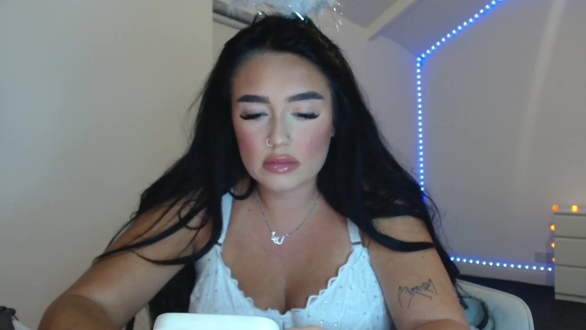 Gallery image thumbnail from ElleBloom's myfreecams stream on, 10/13/2023, 23:30 image 4 of 20