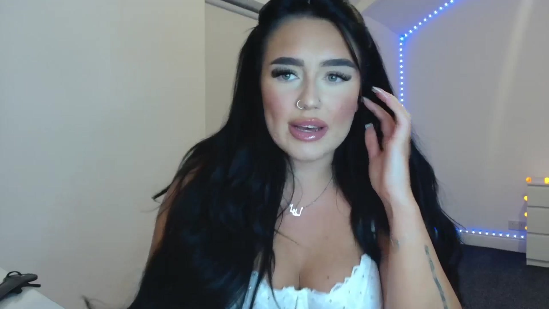 Gallery image thumbnail from ElleBloom's myfreecams stream on, 10/13/2023, 23:30 image 11 of 20