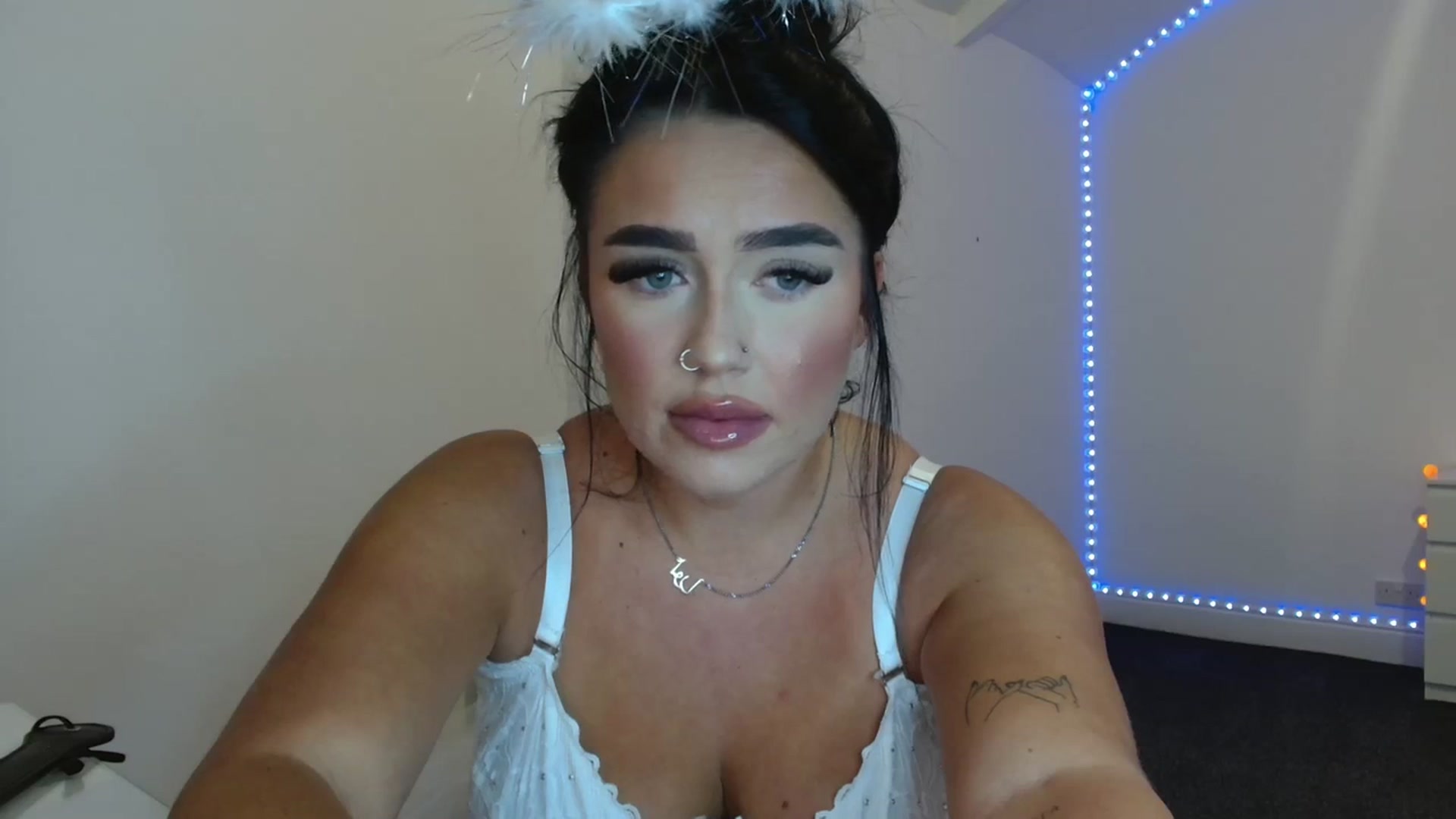 Gallery image thumbnail from ElleBloom's myfreecams stream on, 10/13/2023, 23:30 image 14 of 20