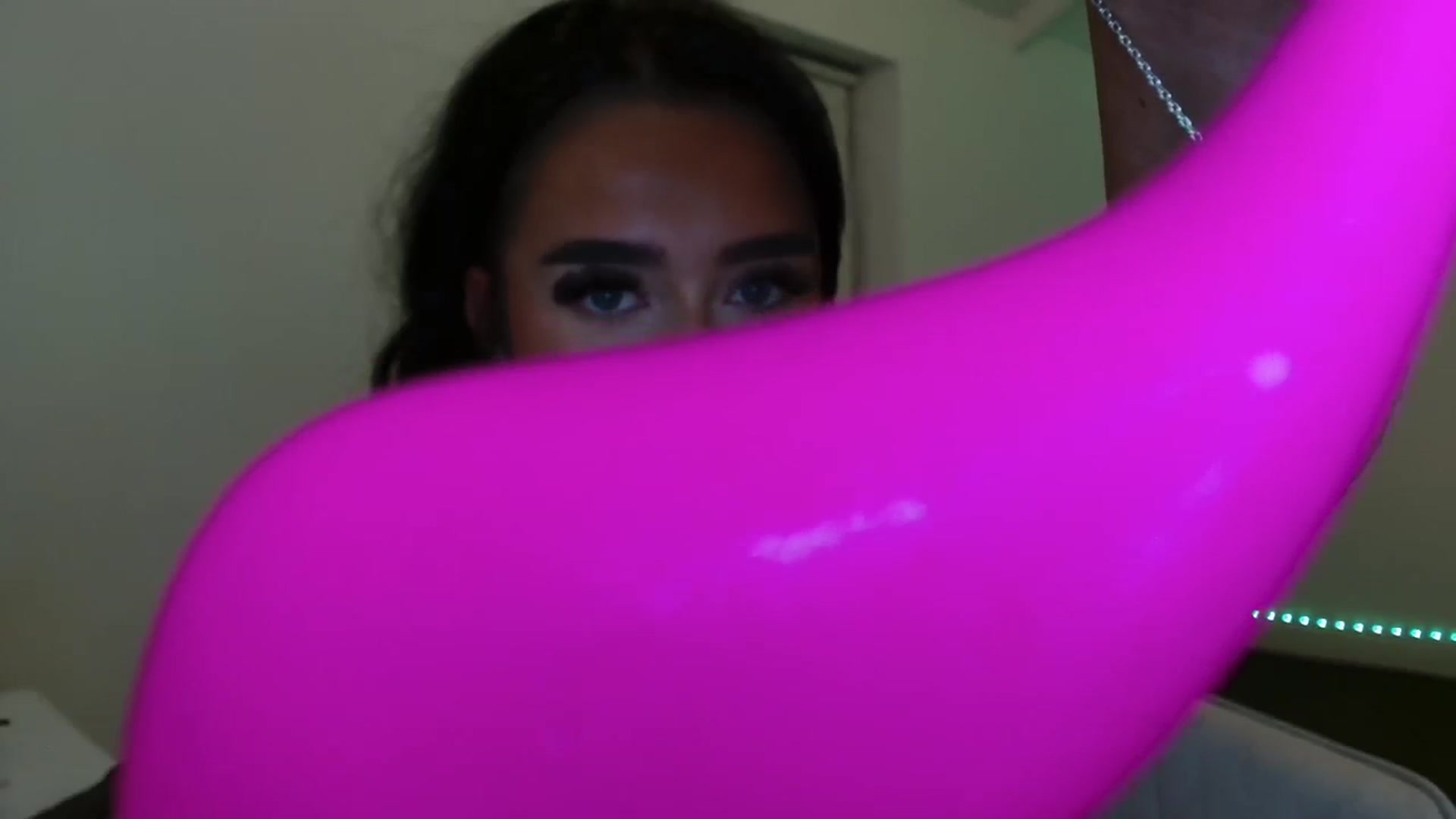Gallery image thumbnail from ElleBloom's myfreecams stream on, 10/15/2023, 22:52 image 14 of 20