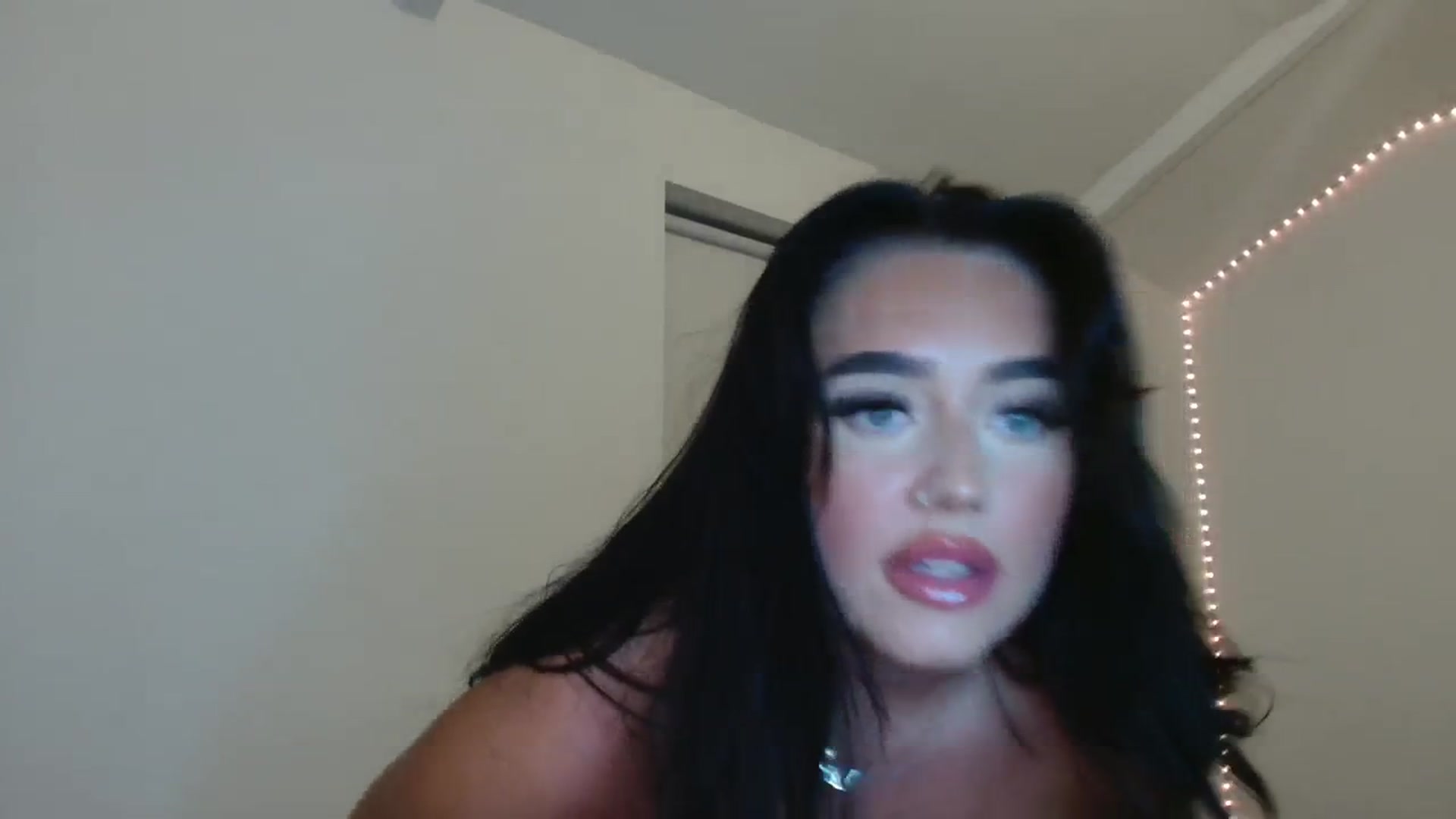 Gallery image thumbnail from ElleBloom's myfreecams stream on, 10/16/2023, 22:58 image 14 of 20