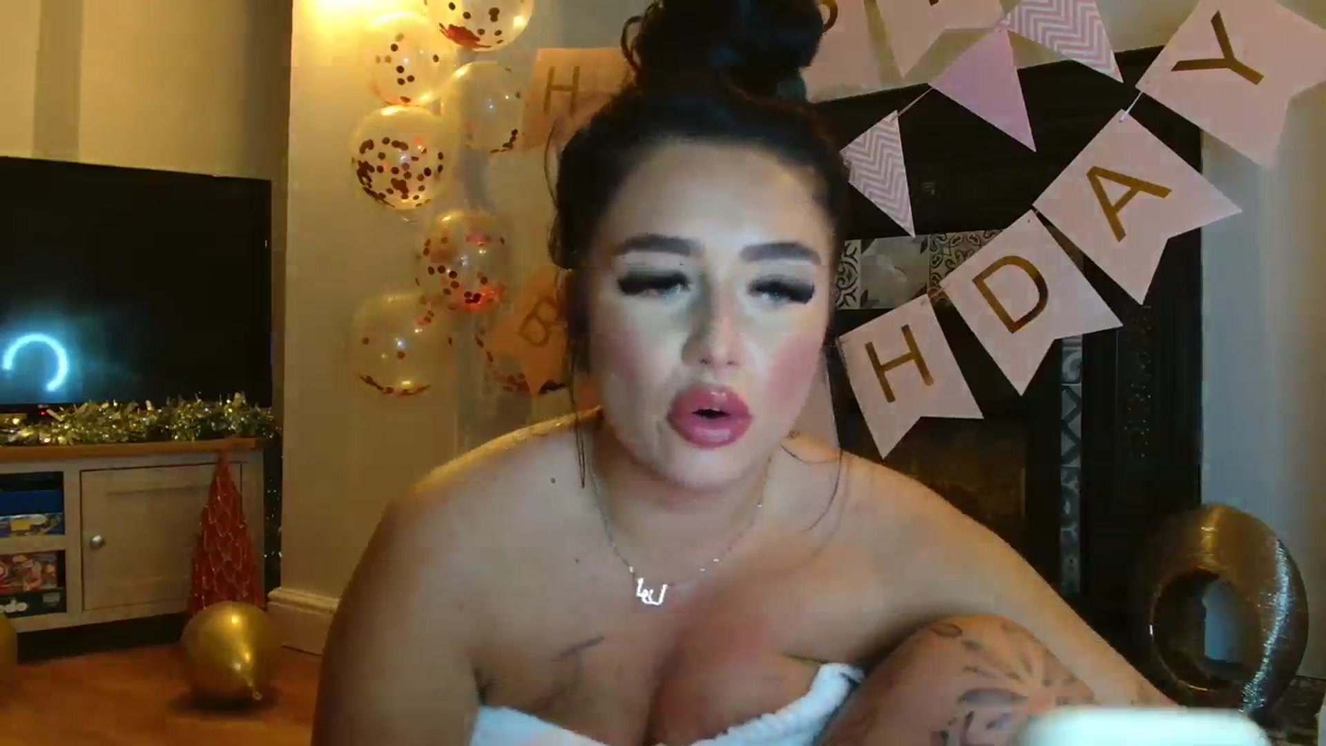 Gallery image thumbnail from ElleBloom's myfreecams stream on, 12/02/2023, 24:57 image 6 of 20