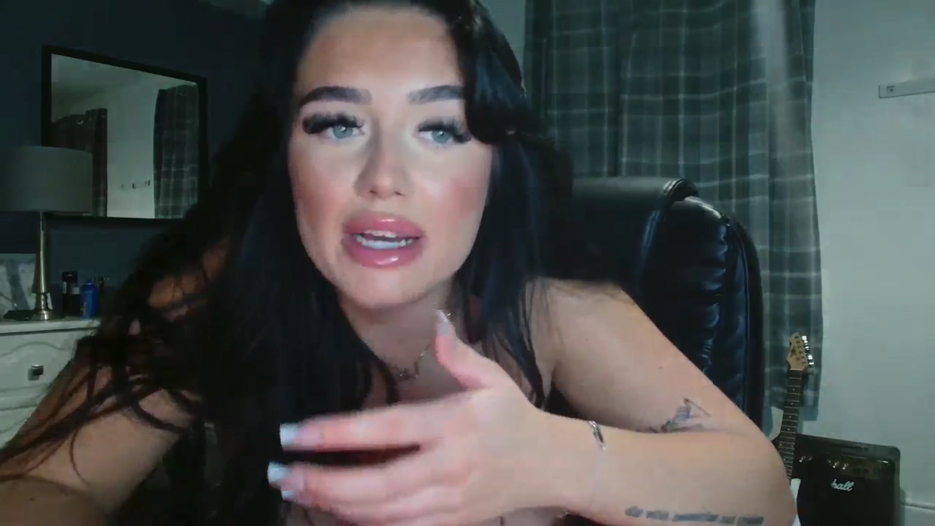 Gallery image thumbnail from ElleBloom's myfreecams stream on, 01/02/2024, 22:43 image 8 of 20