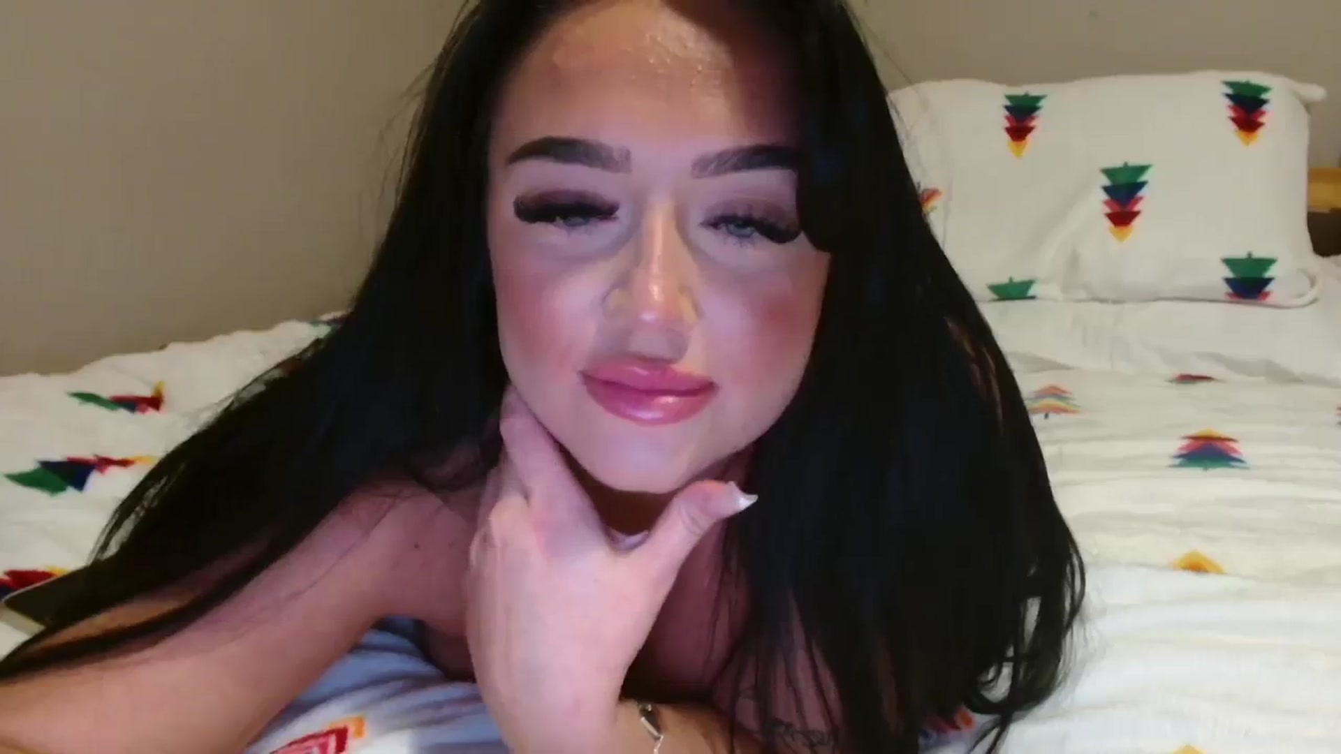 Gallery image thumbnail from ElleBloom's myfreecams stream on, 01/03/2024, 22:20 image 17 of 20