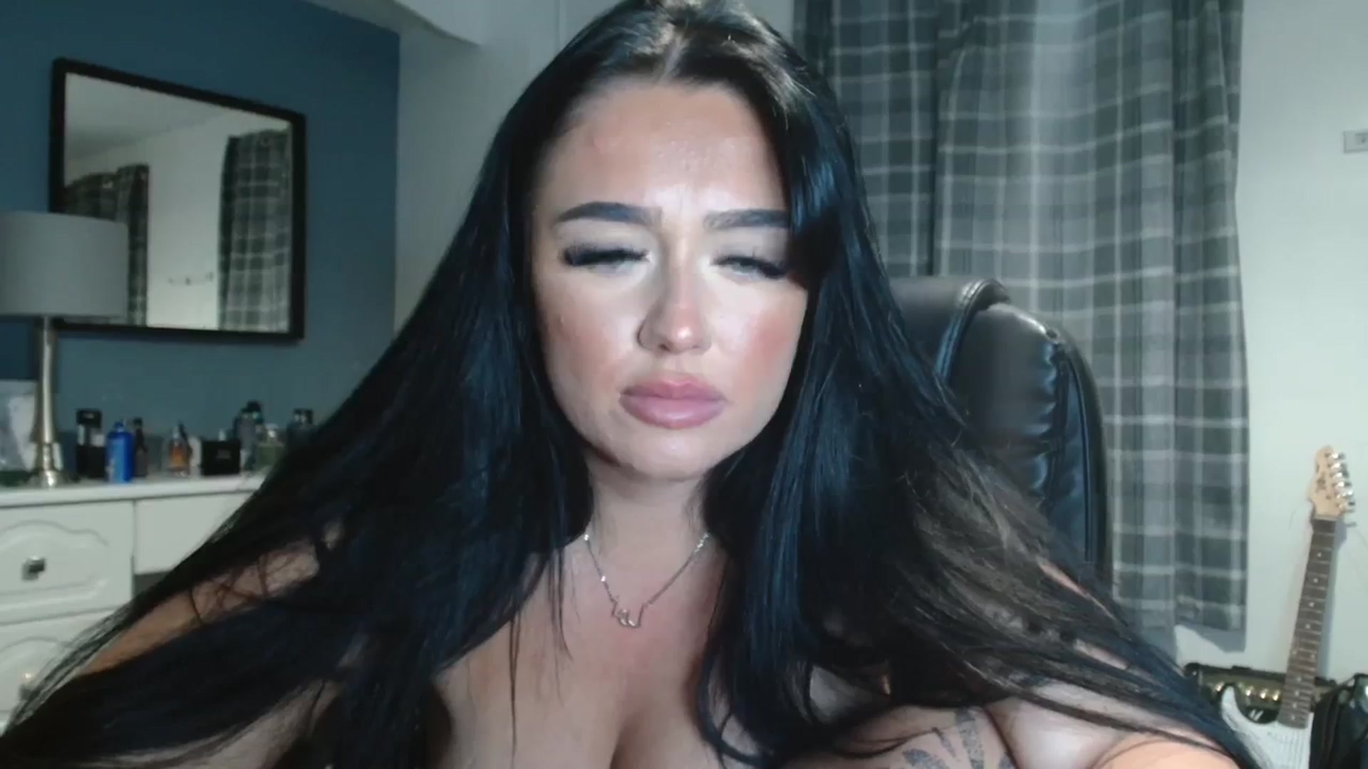 Gallery image thumbnail from ElleBloom's myfreecams stream on, 01/03/2024, 23:50 image 19 of 20