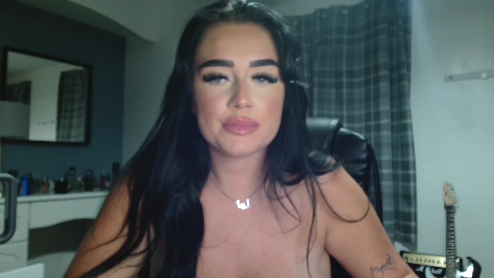 Gallery image thumbnail from ElleBloom's myfreecams stream on, 01/08/2024, 23:36 image 16 of 20