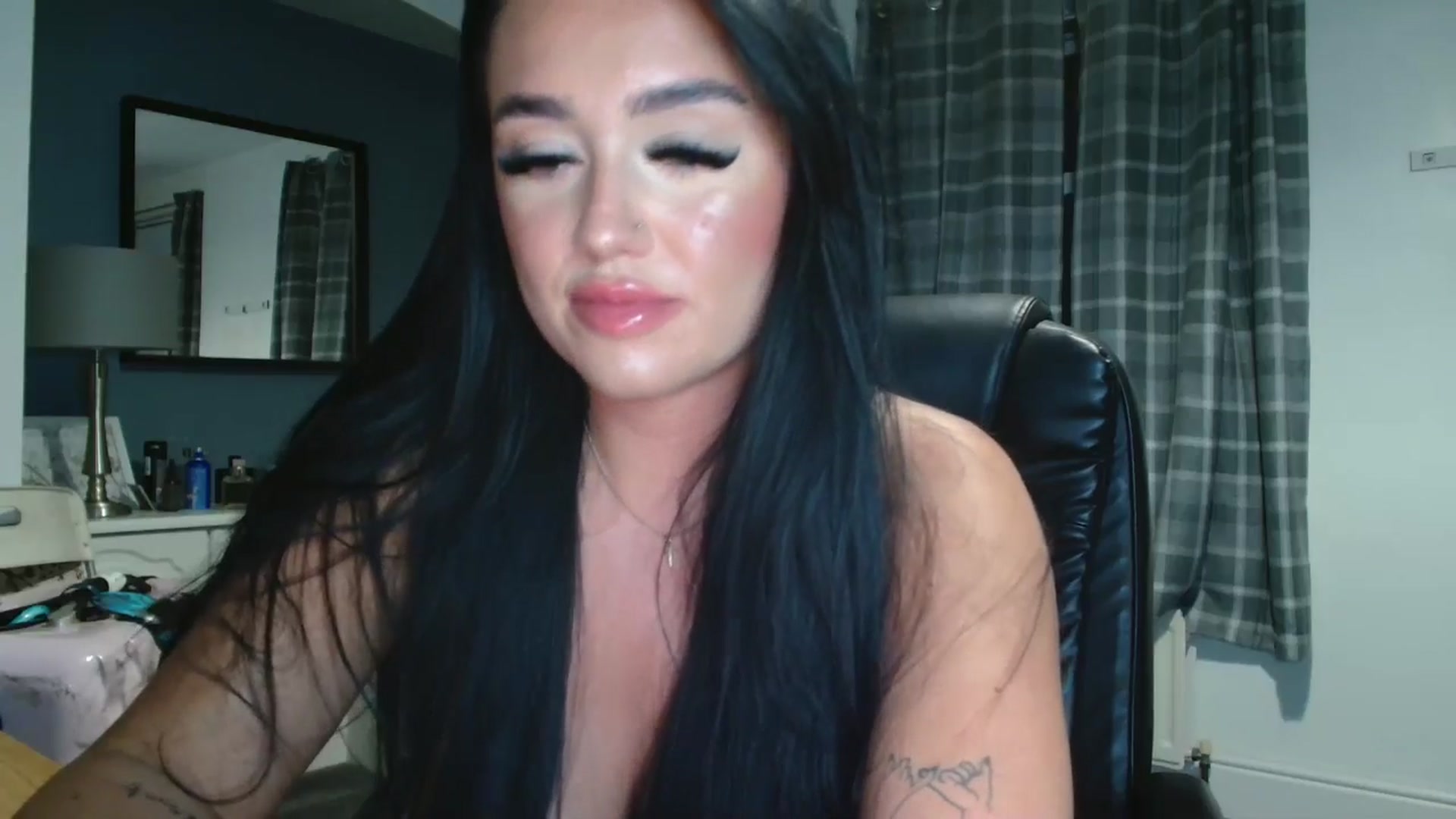 Gallery image thumbnail from ElleBloom's myfreecams stream on, 05/06/2024, 21:38 image 9 of 20