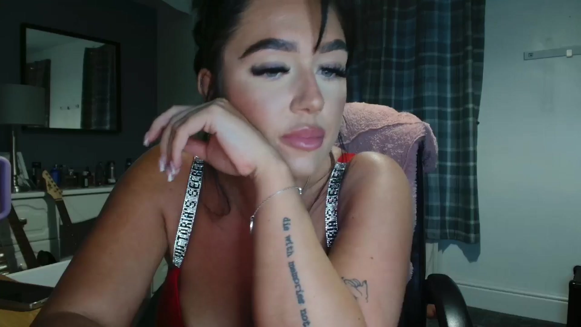 Gallery image thumbnail from ElleBloom's myfreecams stream on, 05/23/2024, 21:12 image 9 of 20