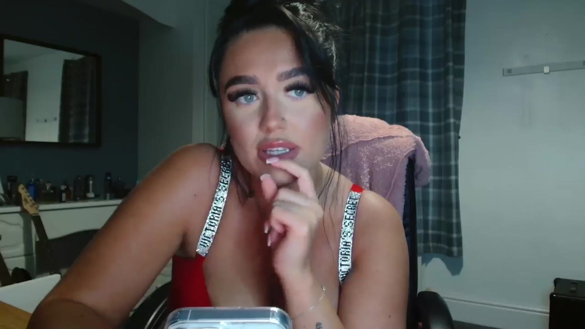 Gallery image thumbnail from ElleBloom's myfreecams stream on, 05/23/2024, 21:12 image 7 of 20