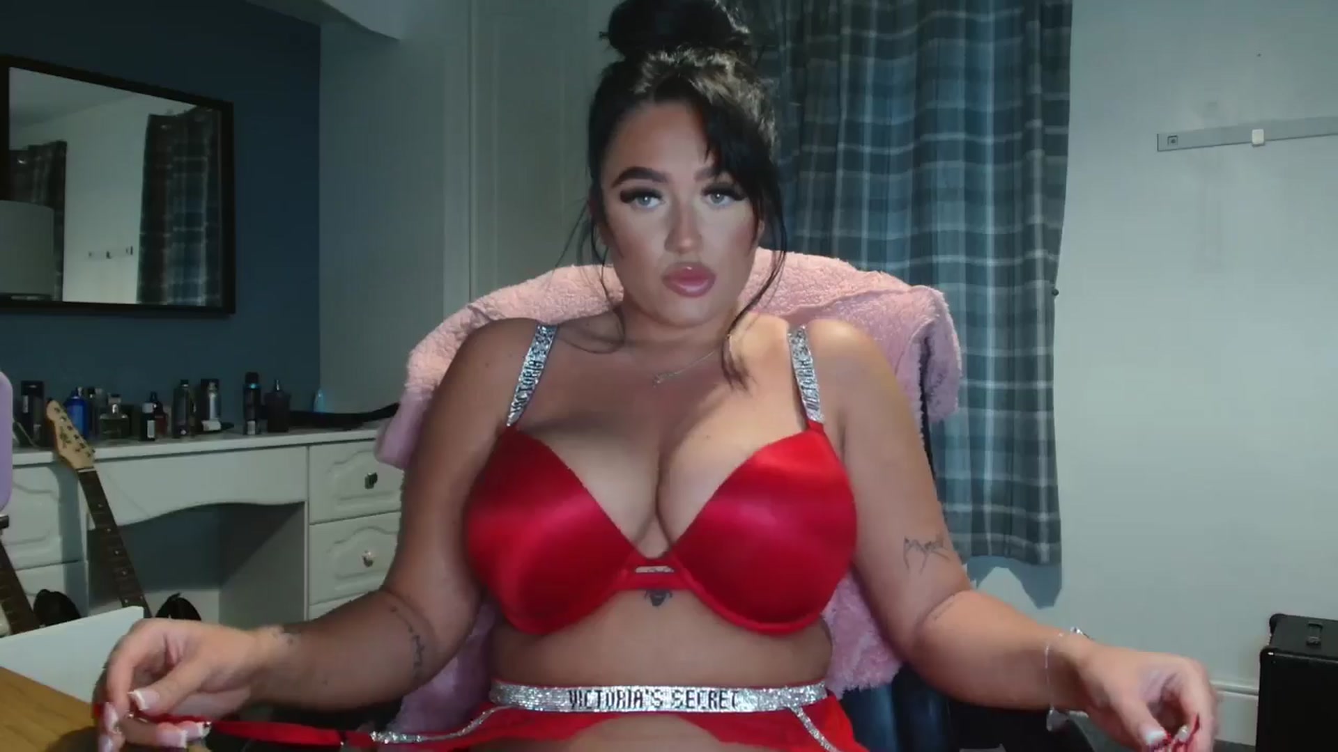 Gallery image thumbnail from ElleBloom's myfreecams stream on, 05/23/2024, 21:12 image 3 of 20