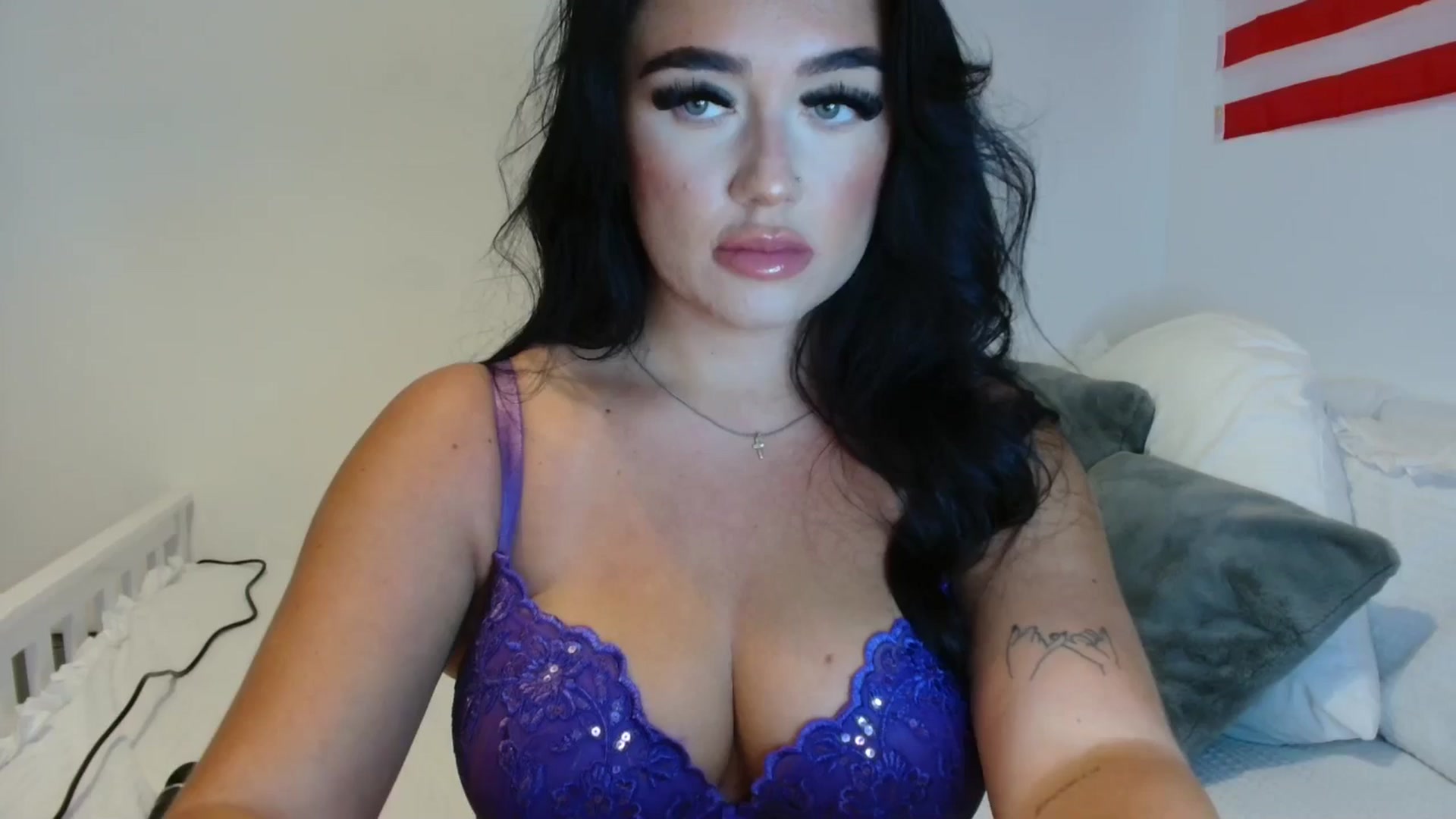 Gallery image thumbnail from ElleBloom's myfreecams stream on, 07/10/2024, 12:42 image 11 of 20