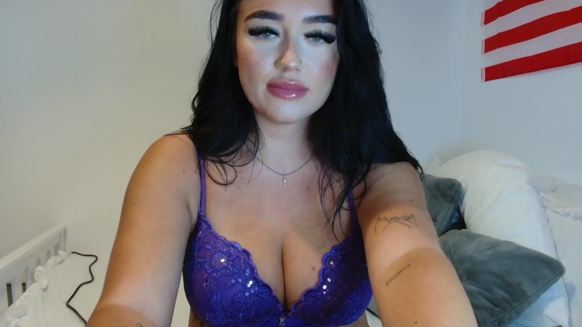 Gallery image thumbnail from ElleBloom's myfreecams stream on, 07/10/2024, 13:27 image 8 of 20