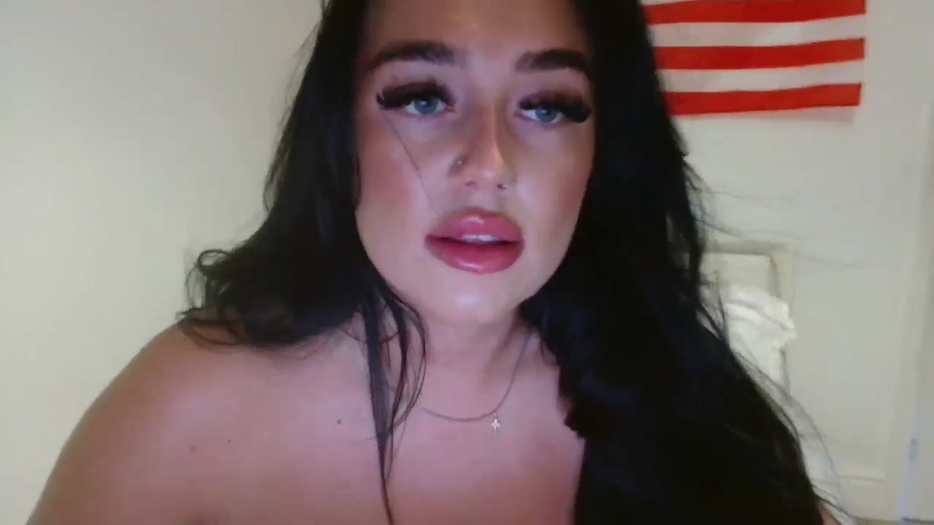 Gallery image thumbnail from ElleBloom's myfreecams stream on, 08/01/2024, 15:31 image 18 of 20