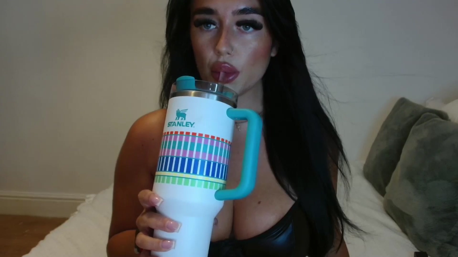 Gallery image thumbnail from ElleBloom's myfreecams stream on, 08/05/2024, 14:36 image 10 of 20
