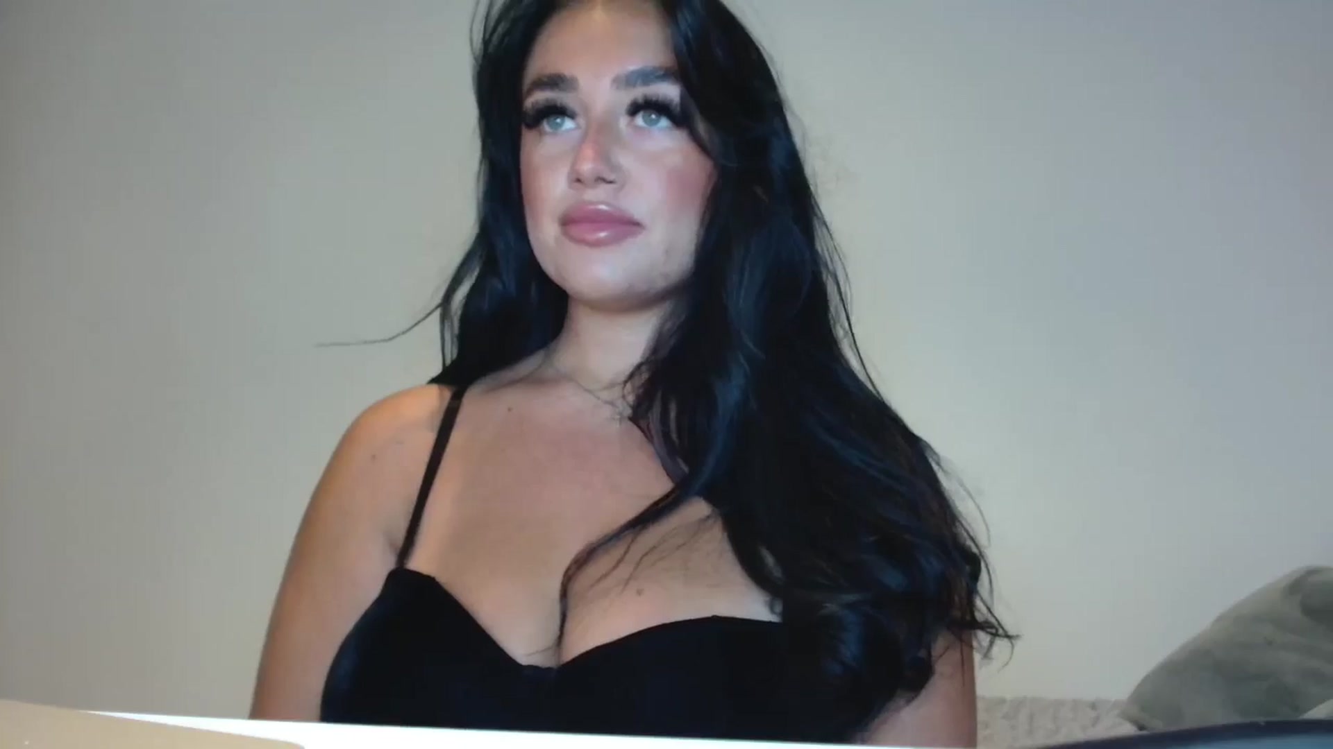 Gallery image thumbnail from ElleBloom's myfreecams stream on, 08/21/2024, 13:20 image 19 of 20