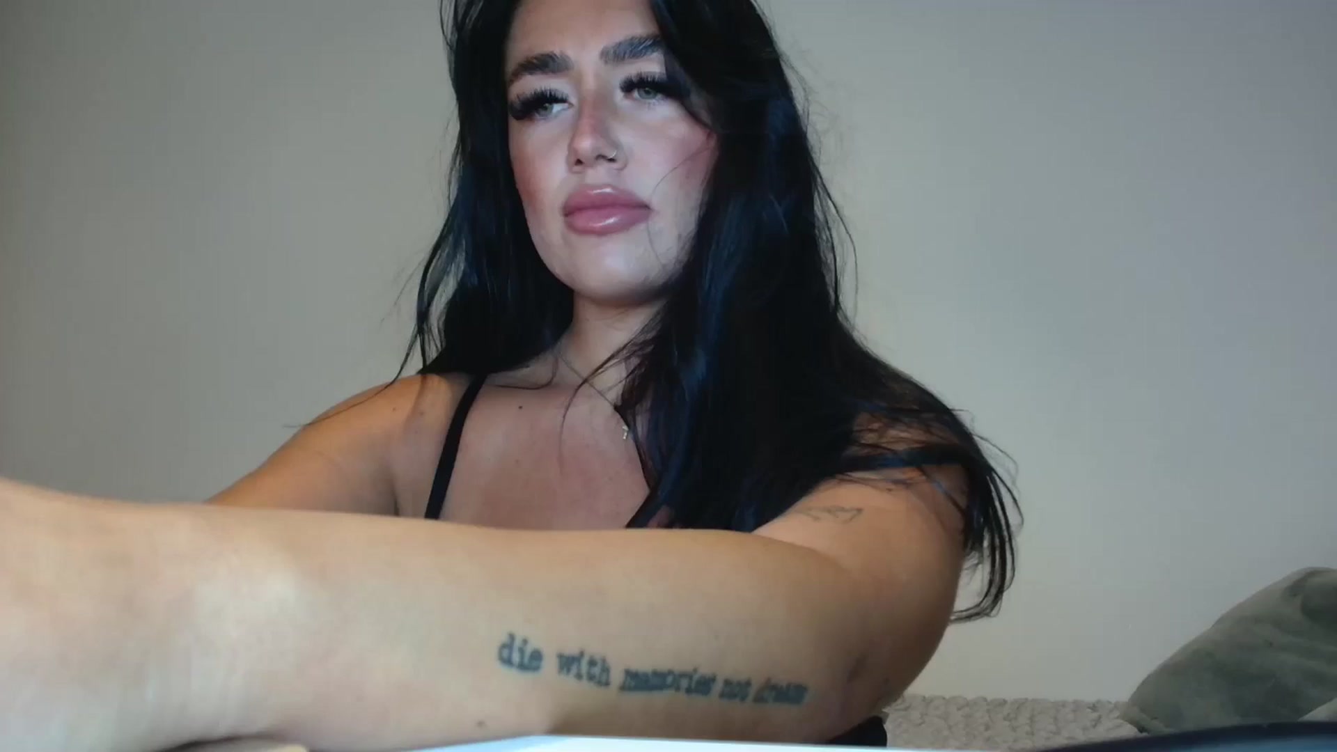 Gallery image thumbnail from ElleBloom's myfreecams stream on, 08/21/2024, 13:20 image 20 of 20