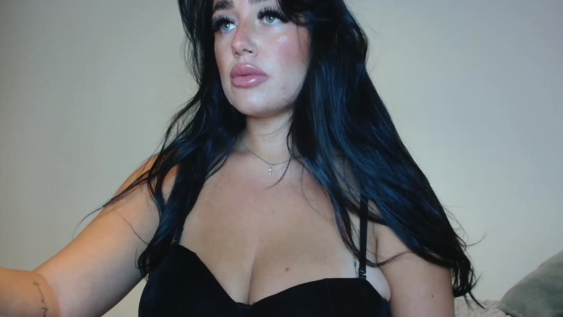 Gallery image thumbnail from ElleBloom's myfreecams stream on, 08/21/2024, 13:20 image 3 of 20