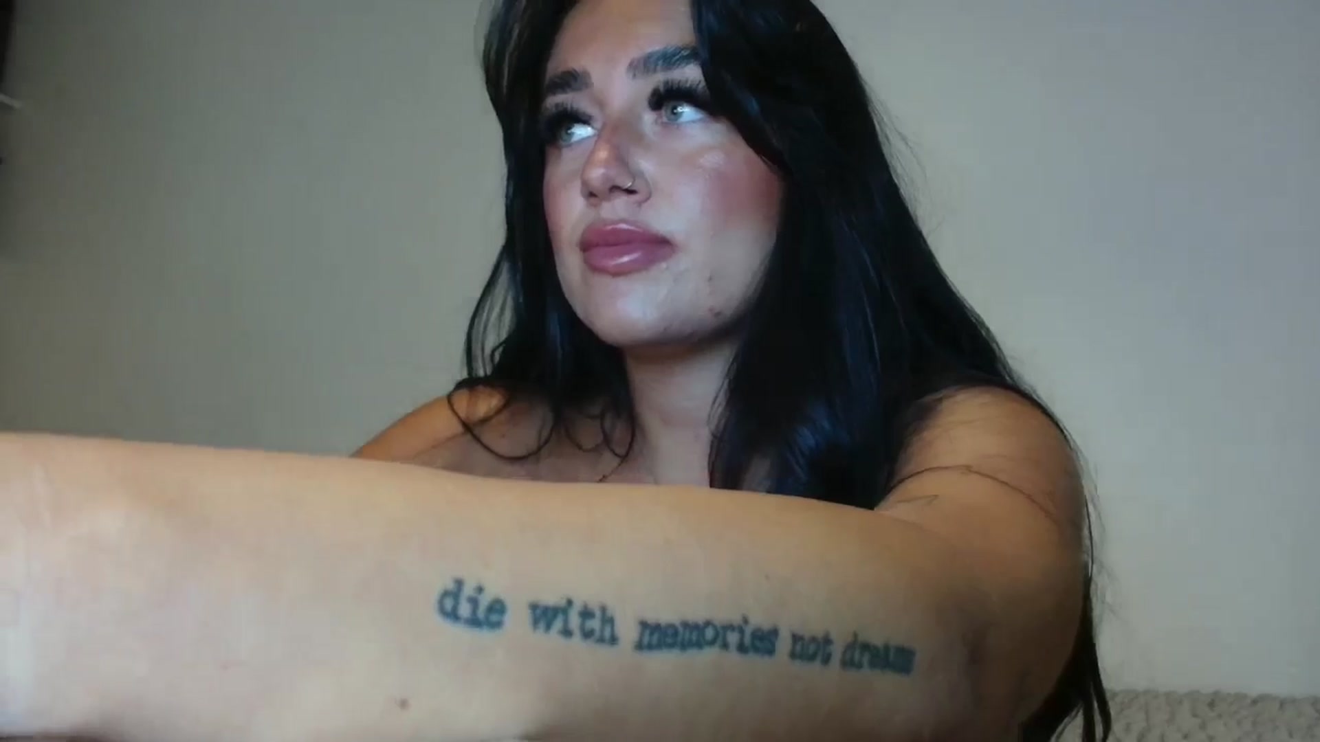 Gallery image thumbnail from ElleBloom's myfreecams stream on, 08/21/2024, 14:40 image 19 of 20