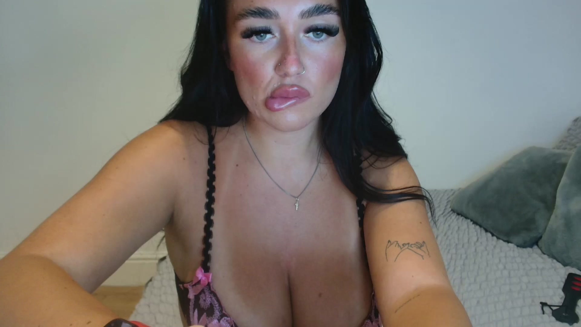 Gallery image thumbnail from ElleBloom's myfreecams stream on, 08/28/2024, 14:06 image 19 of 20
