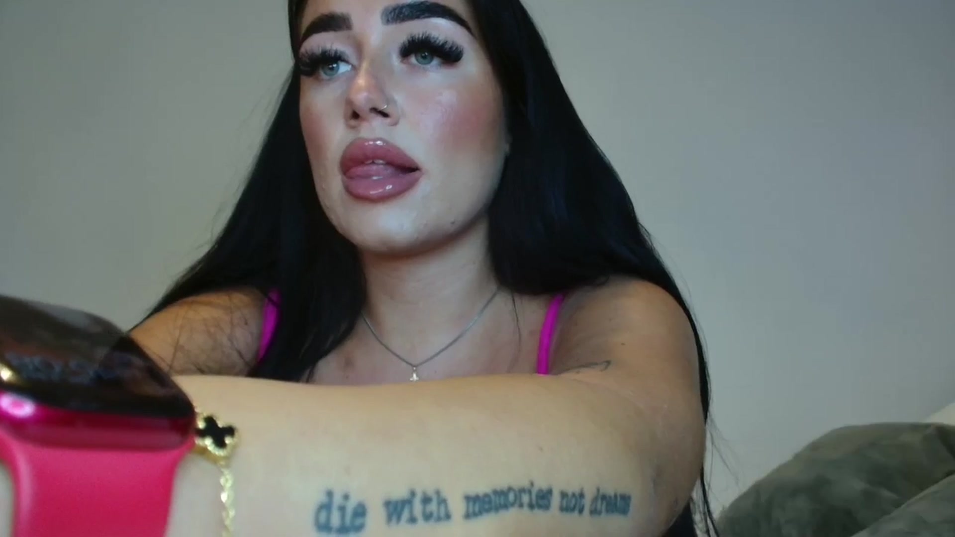 Gallery image thumbnail from ElleBloom's myfreecams stream on, 09/03/2024, 15:34 image 9 of 20