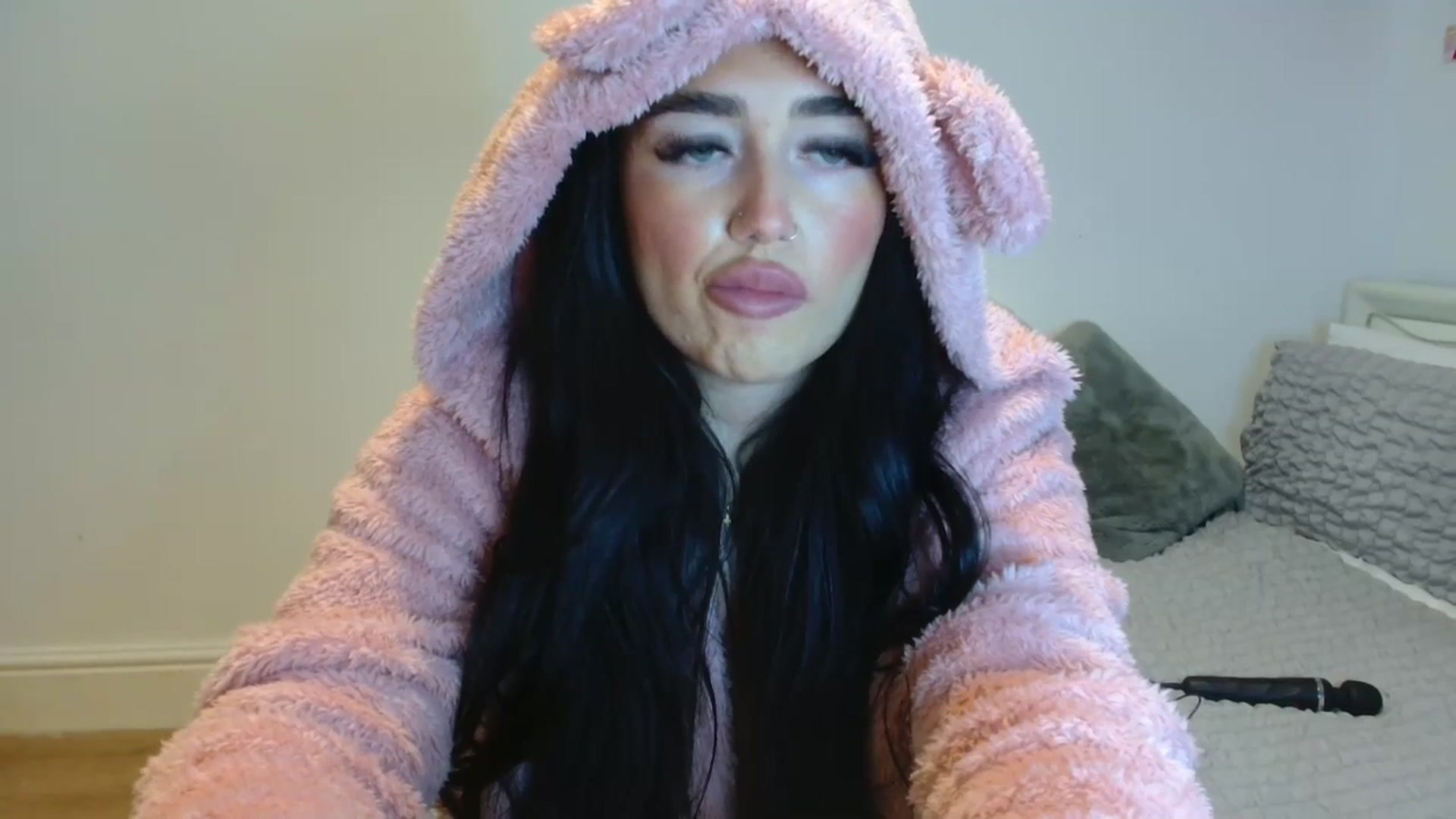 Gallery image thumbnail from ElleBloom's myfreecams stream on, 10/03/2024, 14:03 image 18 of 20