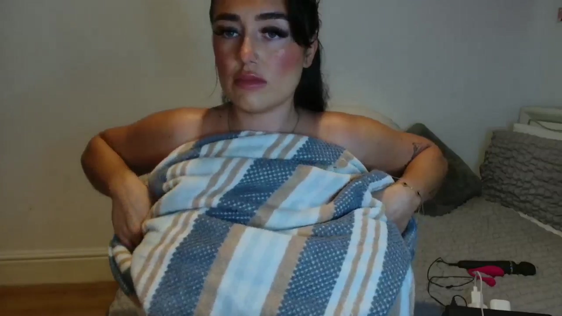 Gallery image thumbnail from ElleBloom's myfreecams stream on, 10/03/2024, 14:03 image 6 of 20