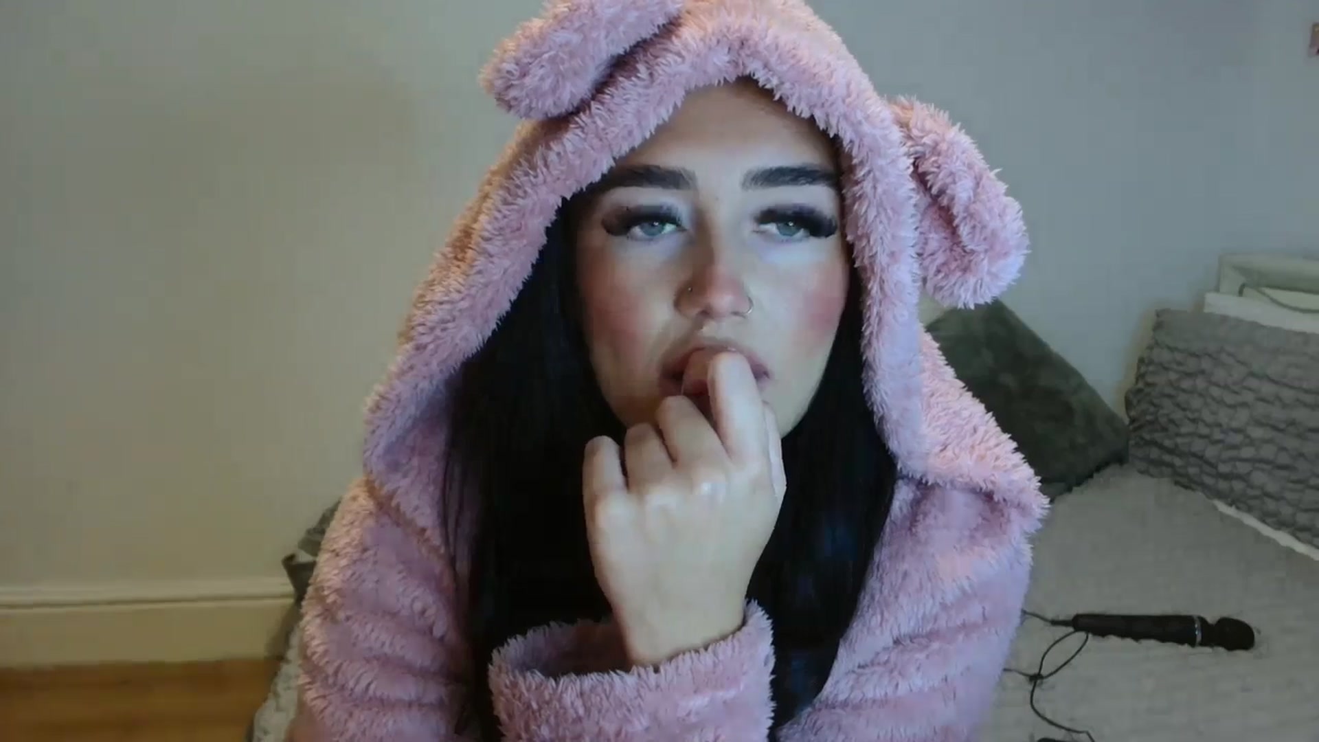 Gallery image thumbnail from ElleBloom's myfreecams stream on, 10/03/2024, 14:03 image 19 of 20