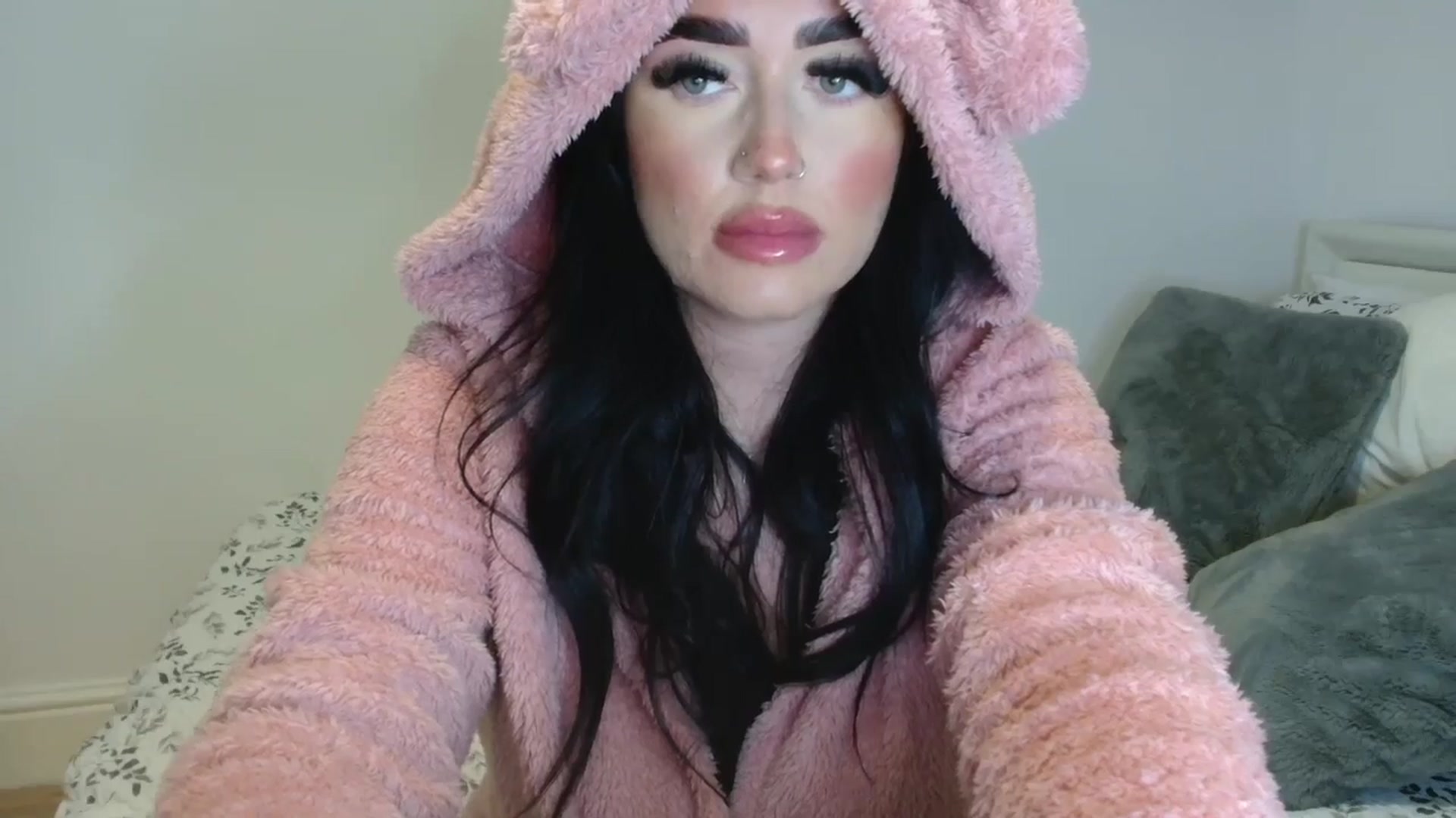 Gallery image thumbnail from ElleBloom's myfreecams stream on, 10/15/2024, 19:39 image 20 of 20