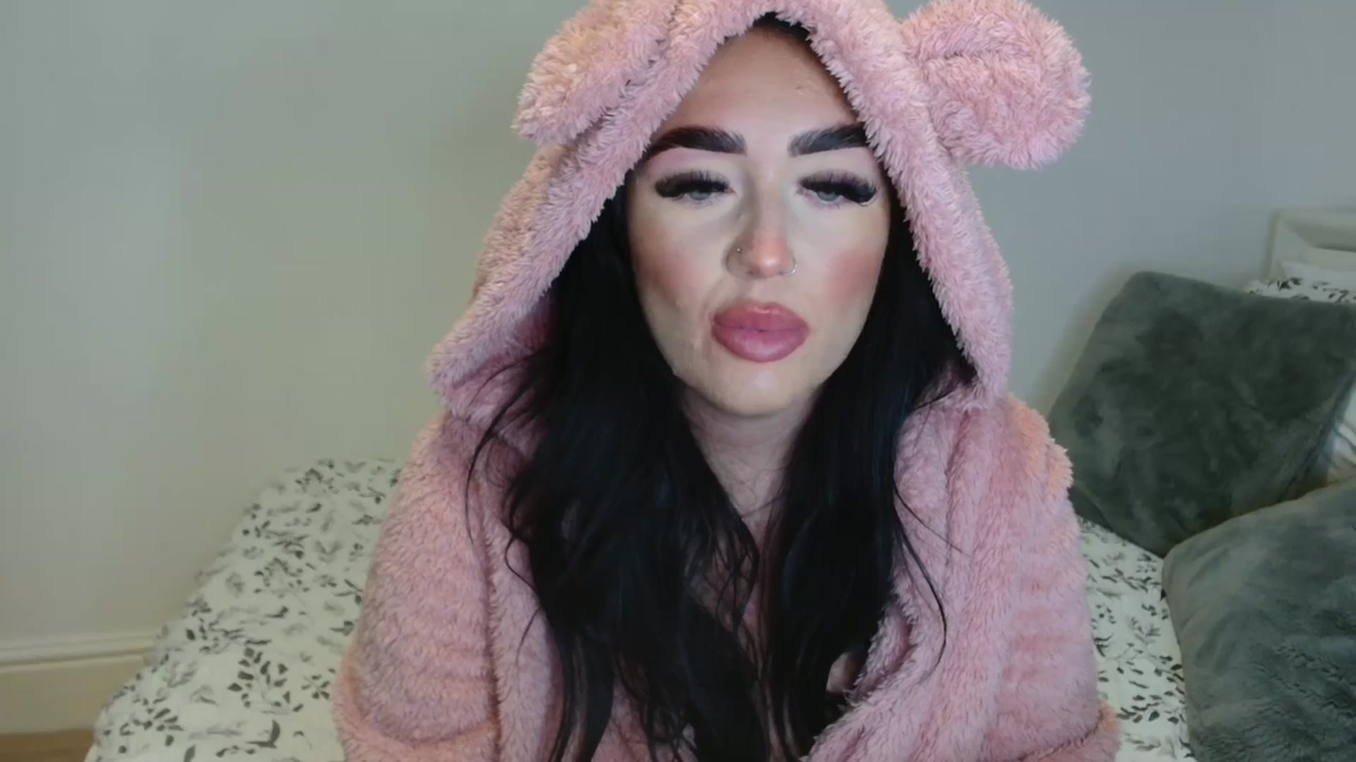 Gallery image thumbnail from ElleBloom's myfreecams stream on, 10/15/2024, 19:39 image 18 of 20